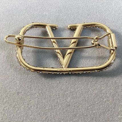 新品、未使用 Valentino Vロゴ シグネチャーヘアクリップ - メルカリ