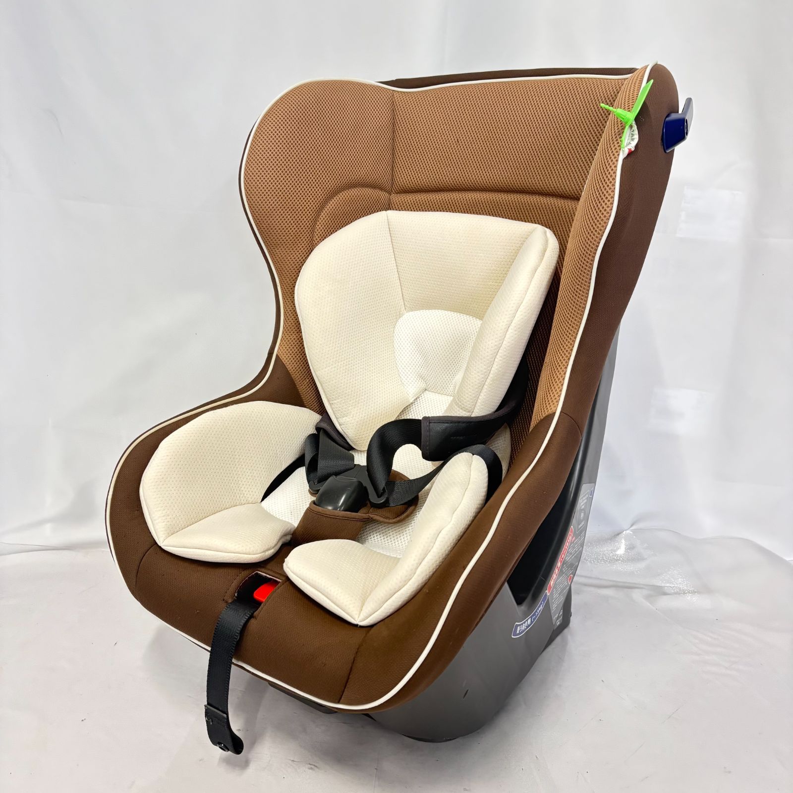 【新品未使用】チャイルドシート TKSYM052 TAKATA ブラウン 極美品 タカタ takata チャイルドシート 白 茶 ホワイト