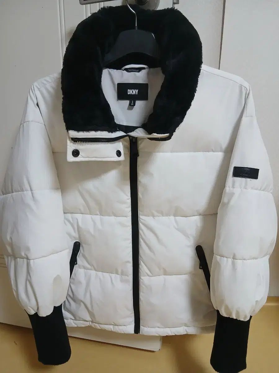 DKNY 白 ファー ダウン S サイズ