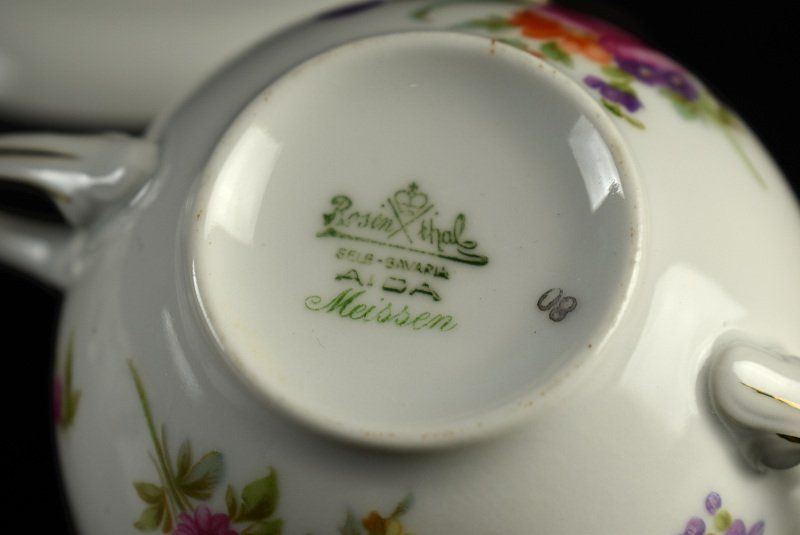 金彩花図紋 スープカップ＆ソーサー