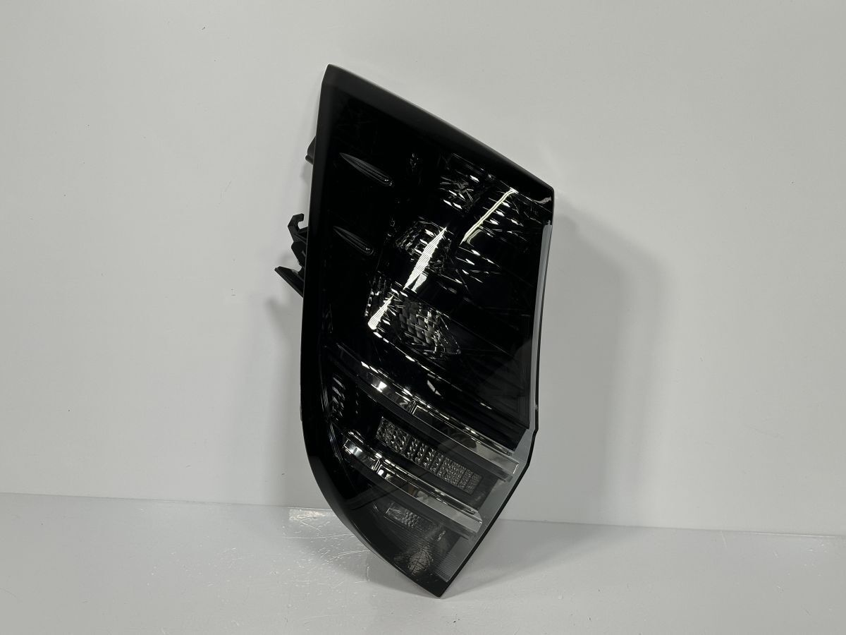 破損キズなし 低走行 90系 ヴォクシー MZRA90W ZWR90W ZWR95W 純正 左テールランプ テールライト LED 81561-V1020 V1-8 BL 管理29957