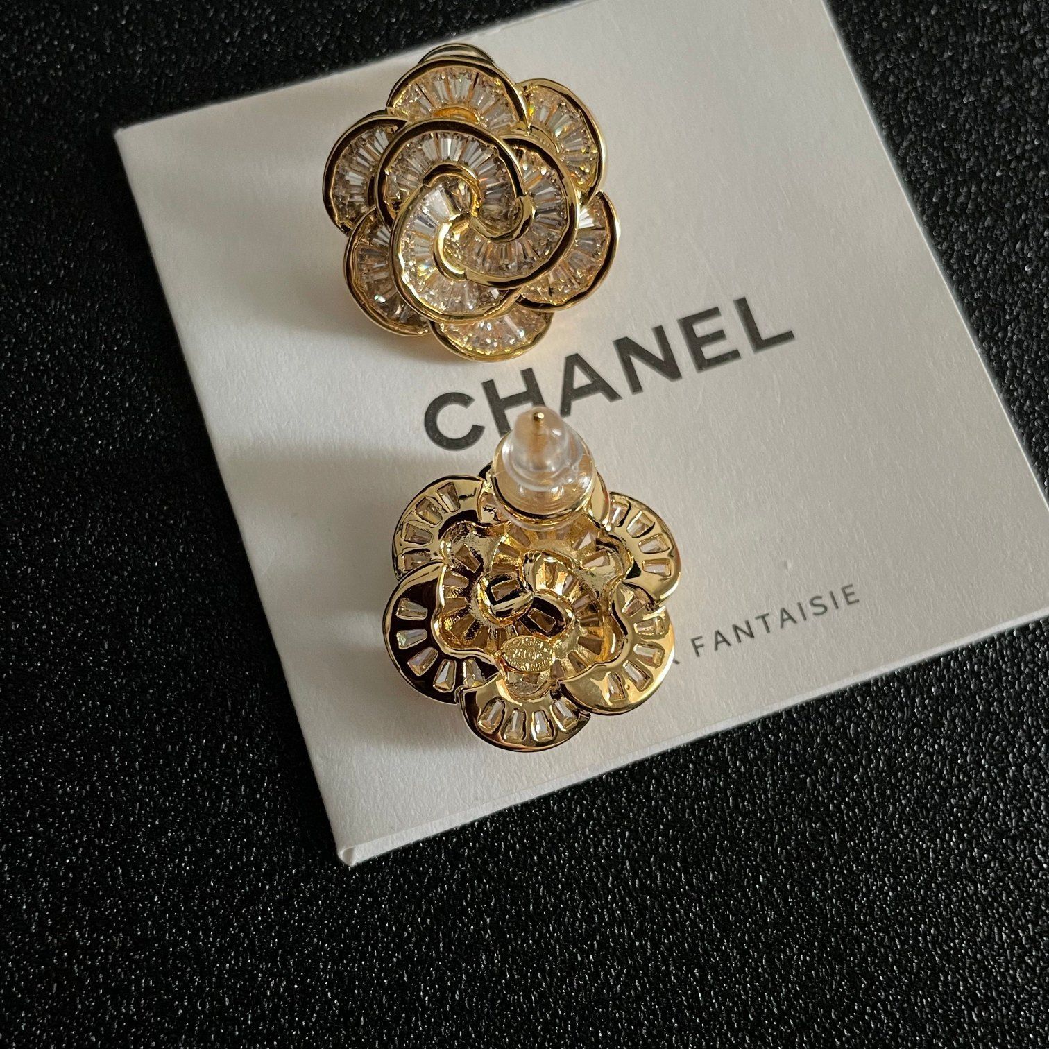 今日特価】Chanel ヴィンテージ アルファベットピアス！送料無料