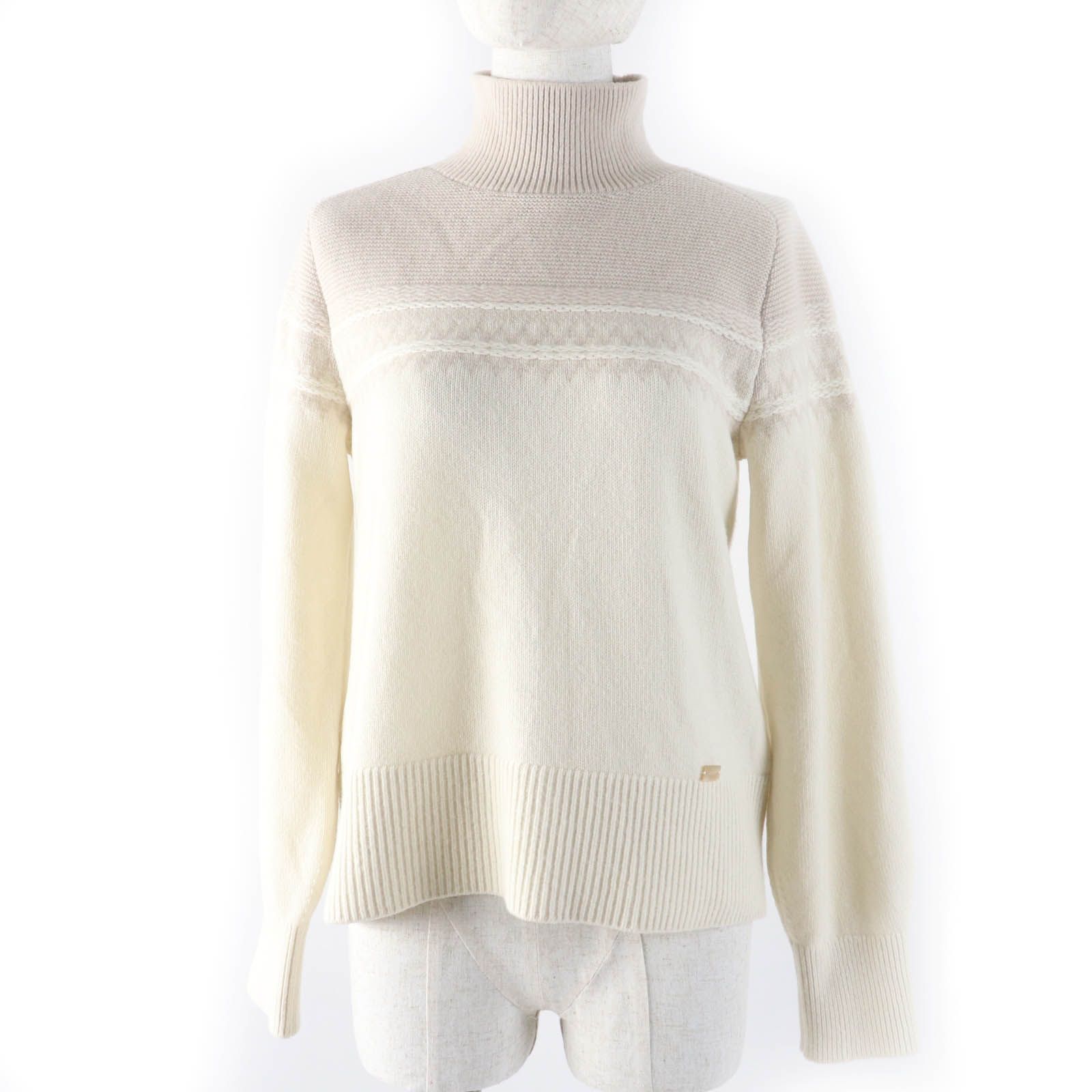FOXEY - 極美品☆FOXEY フォクシー 44125 APRES-SKI カシミヤ100％ タートルネック ニット アイボリー 38 日本製 正規品 レディース 定価106,700円 FOXEY - 極美品☆FOXEY フォクシー 44125 APRES-SKI カシミヤ100