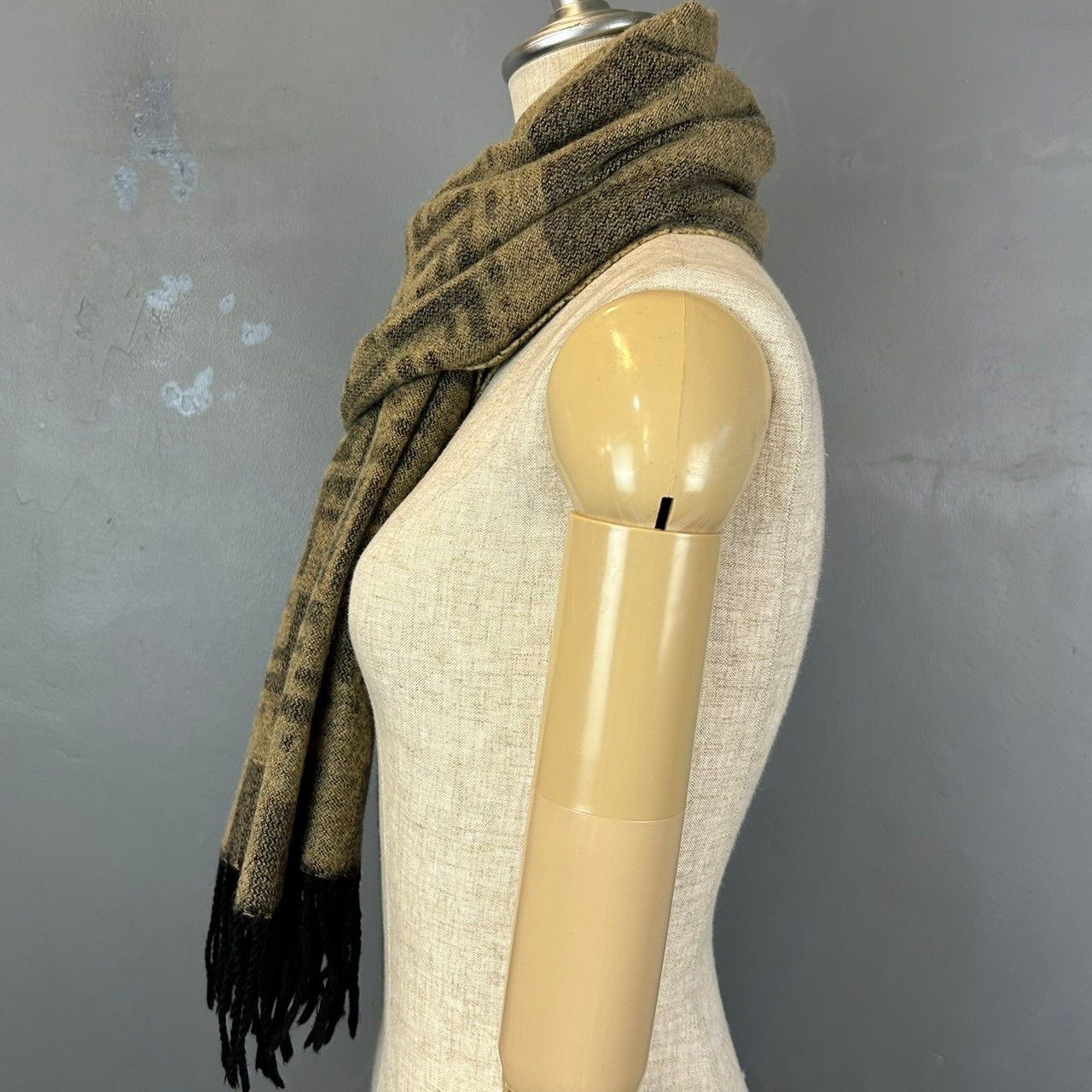 イタリア製 FENDI cravatte 100% Wool Scarf Stole フェンディ