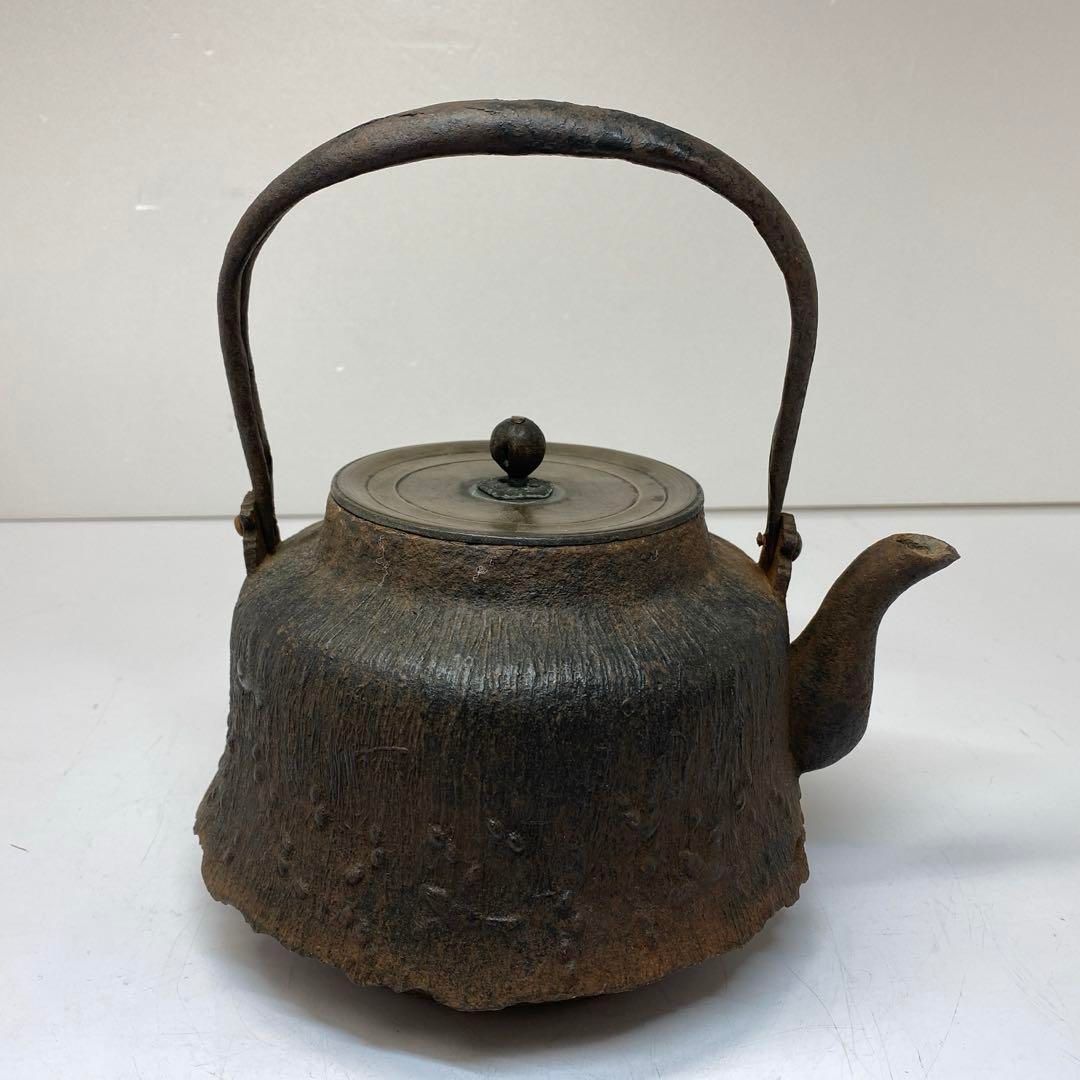 日本製・証明書付き 海外対応可 般若勘渓作 真形鉄瓶 約0.8L hn975 | 日本製・証明書付き海外対応可般若勘渓作 松虫文砂鉄