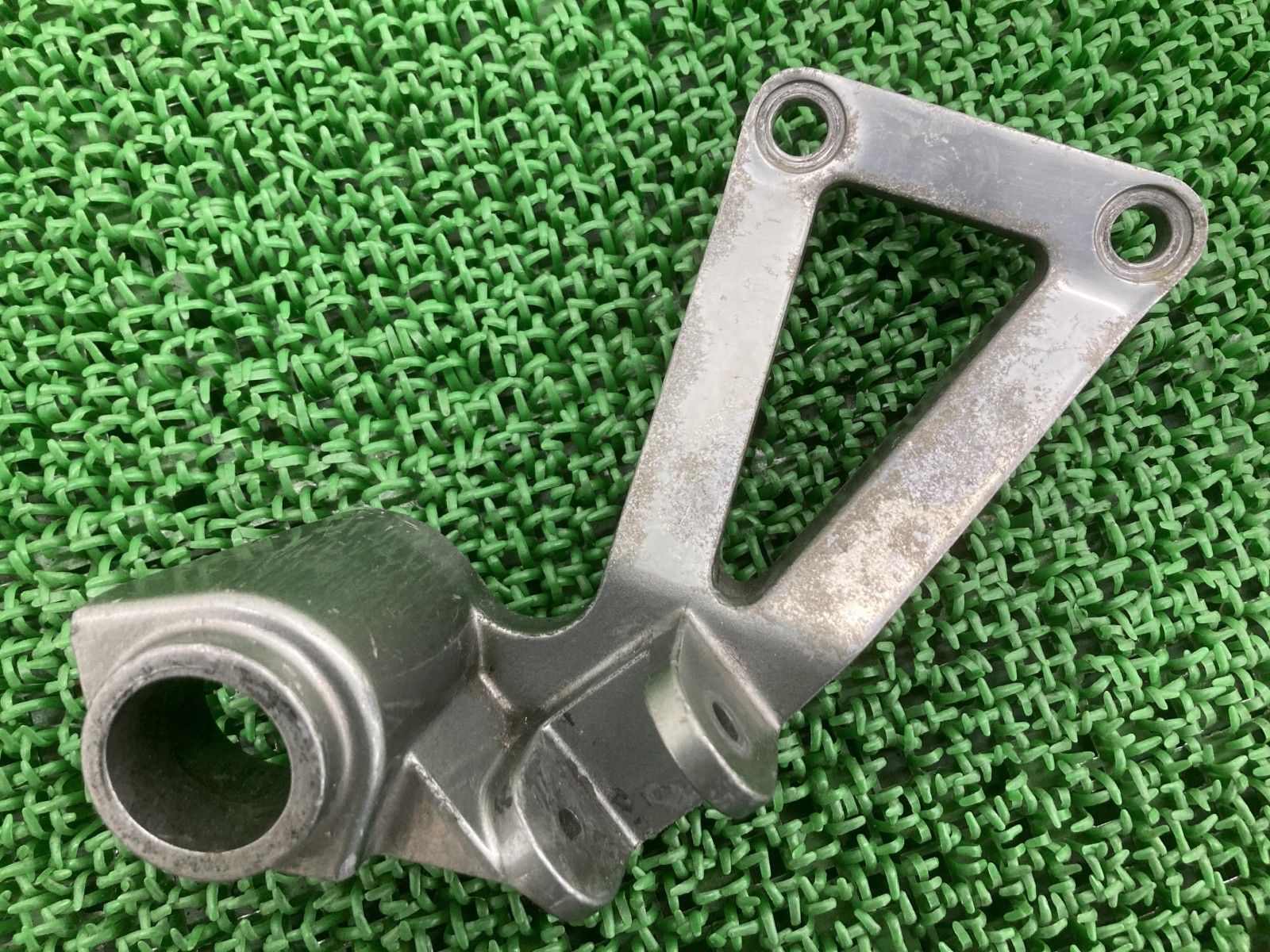 ZX-9R タンデムステップホルダー 右 35011-1668 カワサキ 純正 バイク 部品 ZX900B マフラーステー 曲がり無し 品薄 希少品 車検 Genuine 【中古】 97