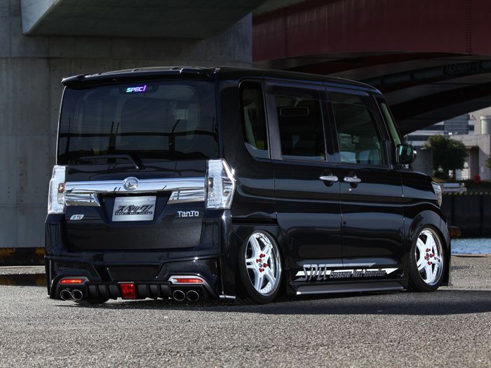 ダイハツ タントカスタムLA600S左側サイドステップ／X07（ブラックマイカ） ダイハツ タントカスタムLA600S左側サイドステップ／X07