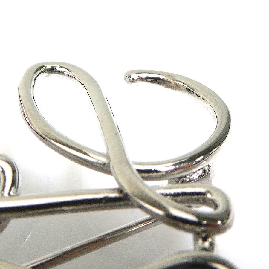 LOEWE(ロエベ) ブローチ美品 - 金属素材 アナグラム ブローチ (メタル