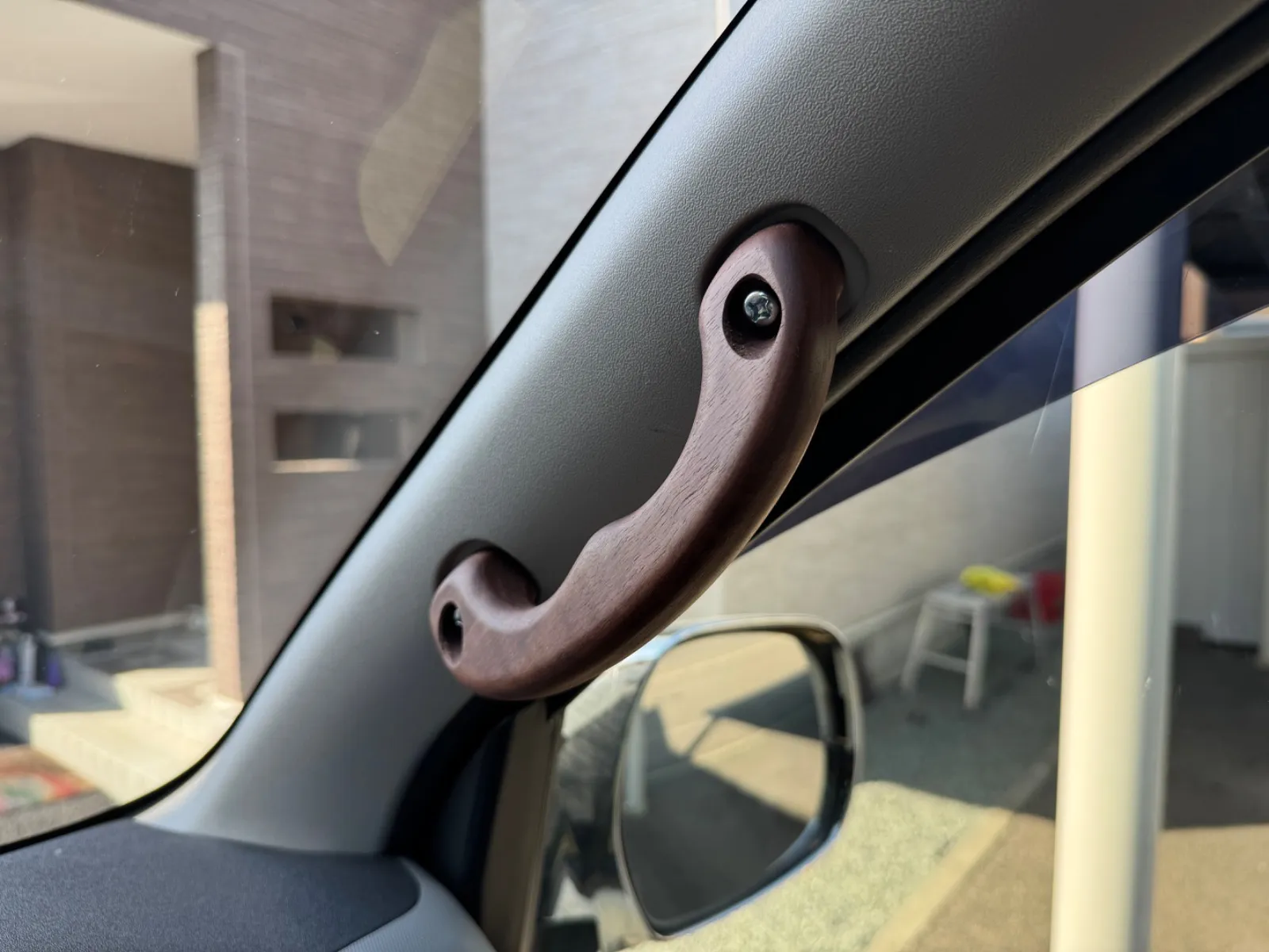 木製アシストグリップ3個(チェスナット) ハイエース用 200ハイエース