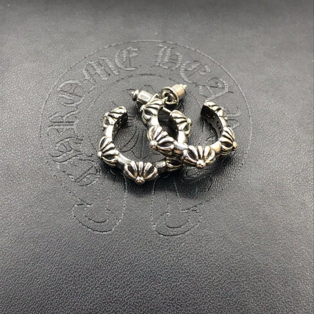 限定カラー 【クロムハーツ ピアス 偽物】CH プラス タイニー E 22kゴールド Kue74878 クロムハーツ　ピアス