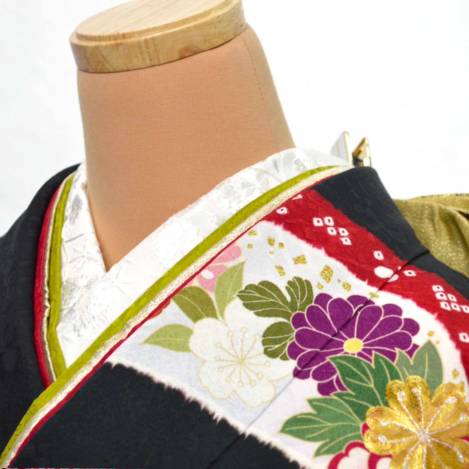 美品》正絹 振袖フルセット S〜Mサイズ 成人式 金駒刺繍 黒地 古典