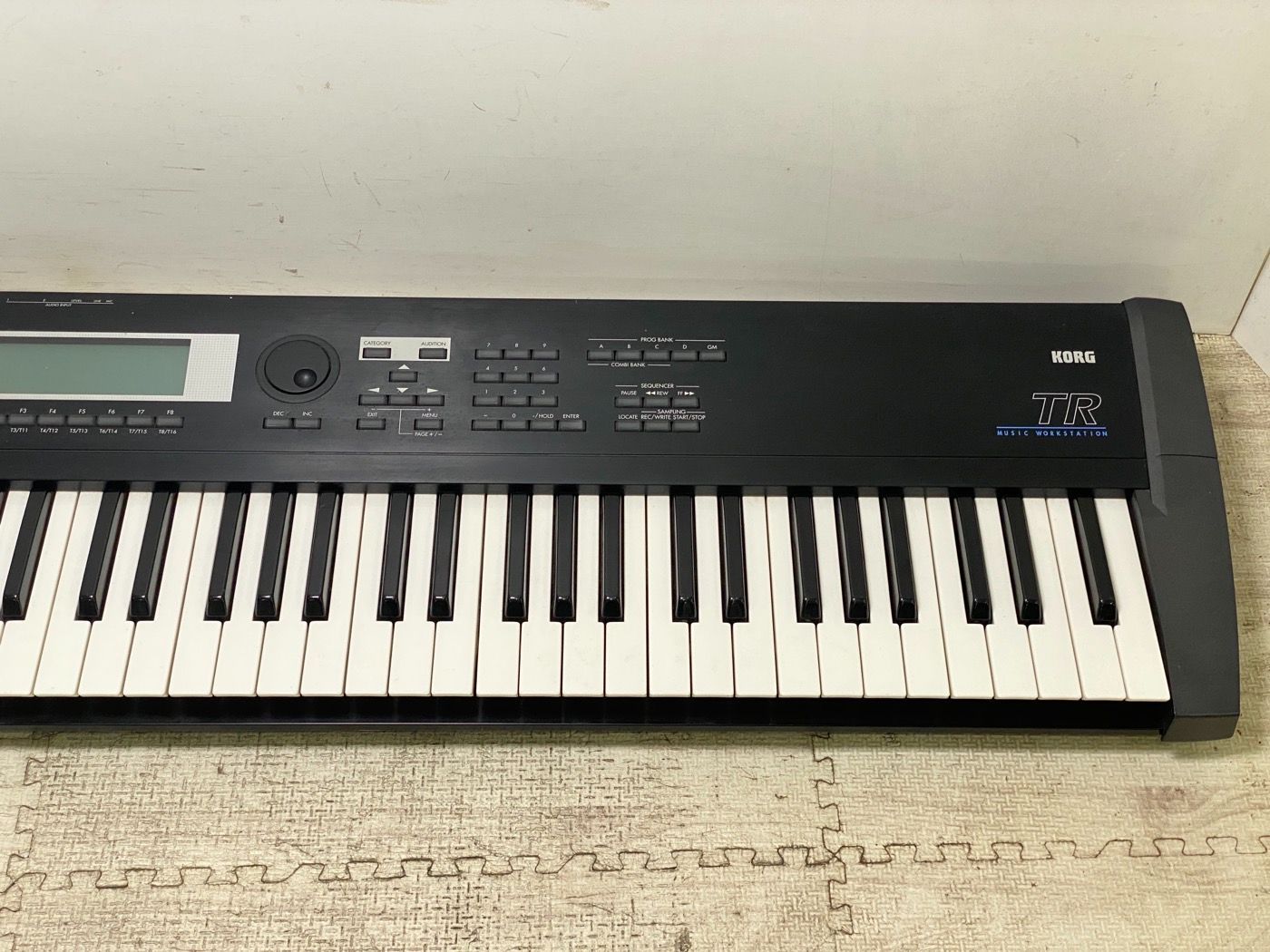 KORG TR76 デジタルシンセサイザー ワークステーション - メルカリ