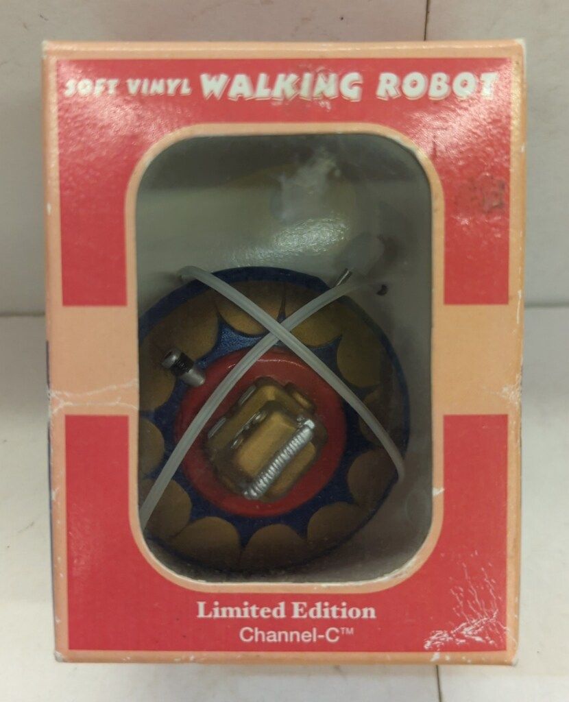 熊谷本店 SOFT VINYL WALKING ROBOT/UFO - メルカリ