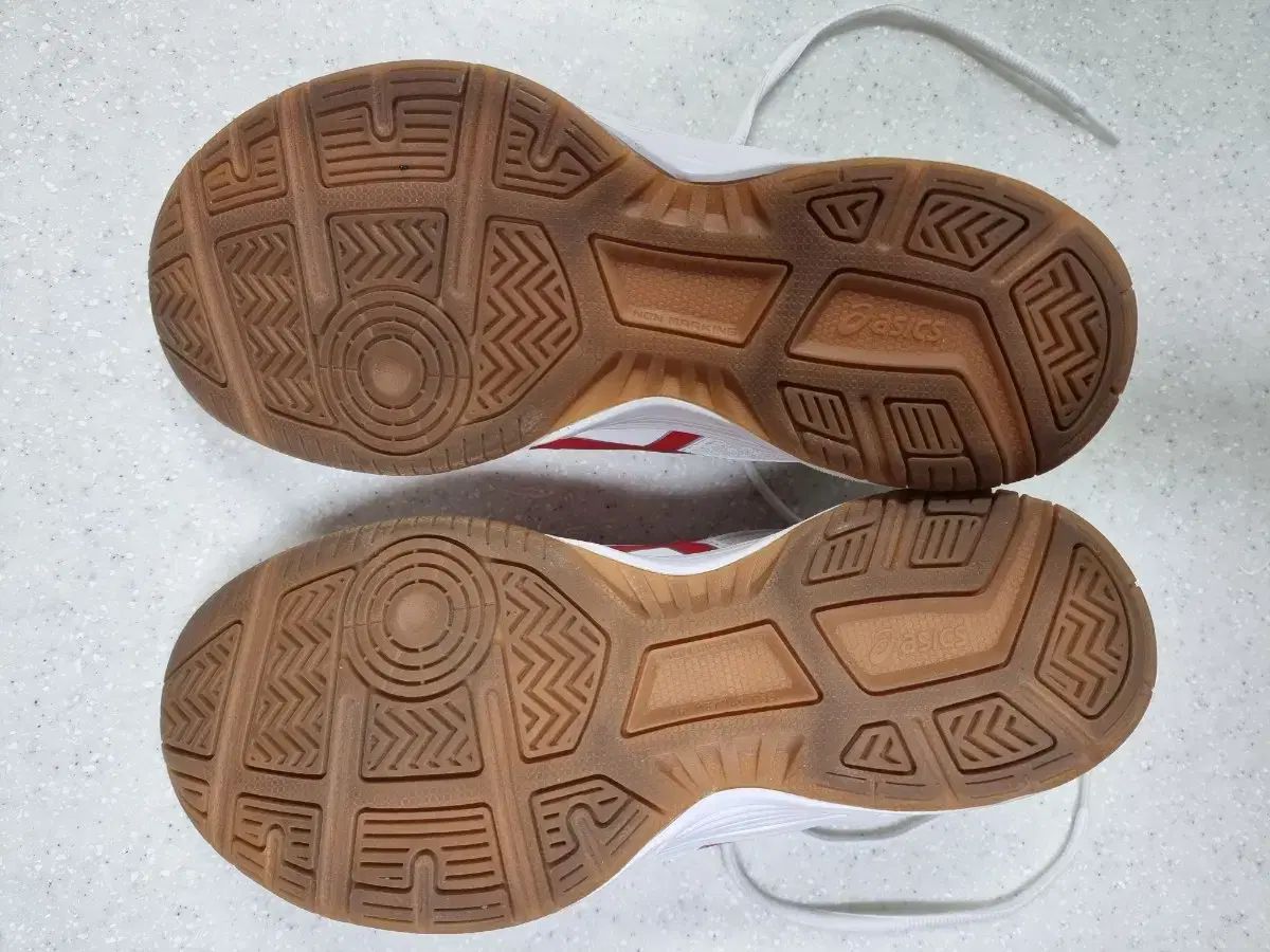 asics アシックス