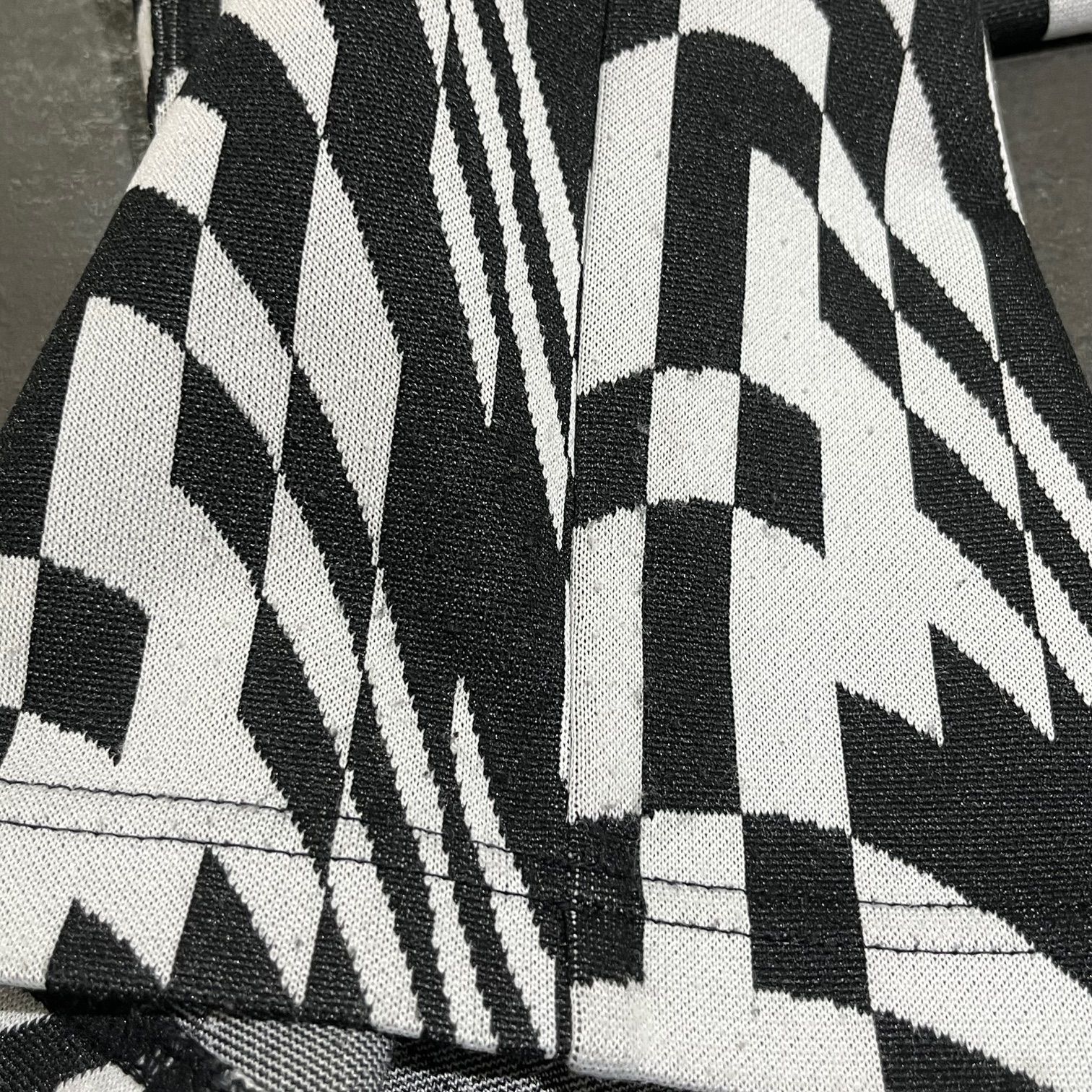 ストレートペイズリー柄ブラック総柄needles トラックパンツ