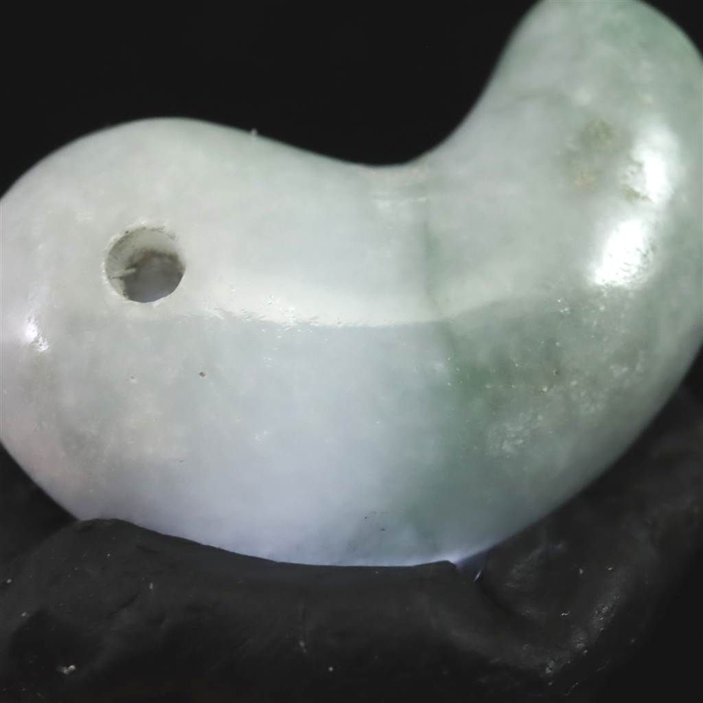 糸魚川翡翠 ヒスイ 小滝産 薄緑 30mm勾玉 ディレクトリカード付