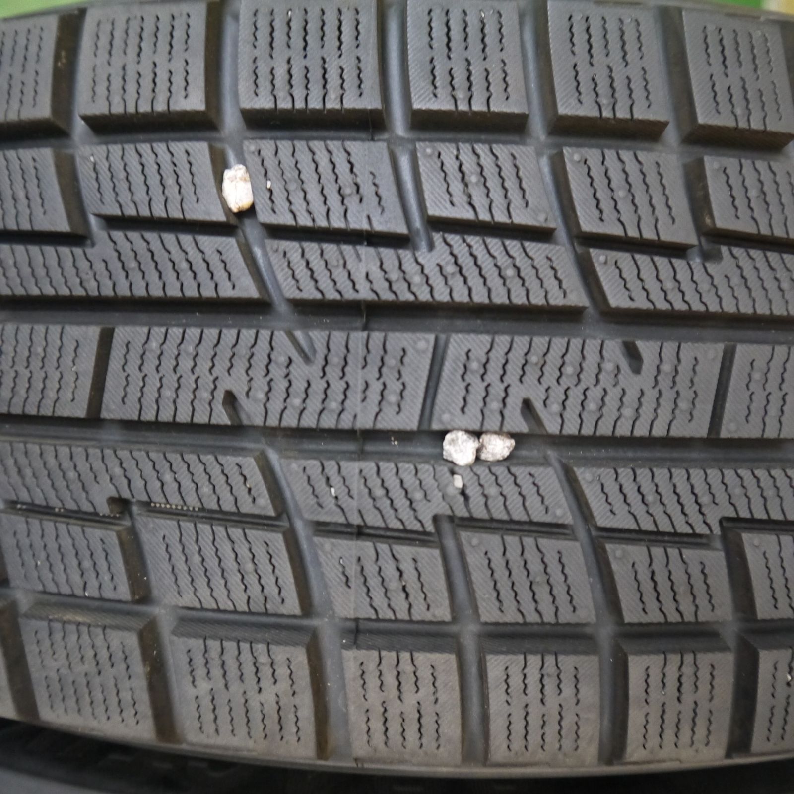 [送料無料] バリ溝！23年！ほぼ10分スタッドレス 185/65R15 ヨコハマ アイスガード iG60 PRD V7 15インチ PCD100/4H4122511SYス バリ溝！23年！ほぼ10分☆スタッドレス 185⁄65R15 ヨコハマ アイス