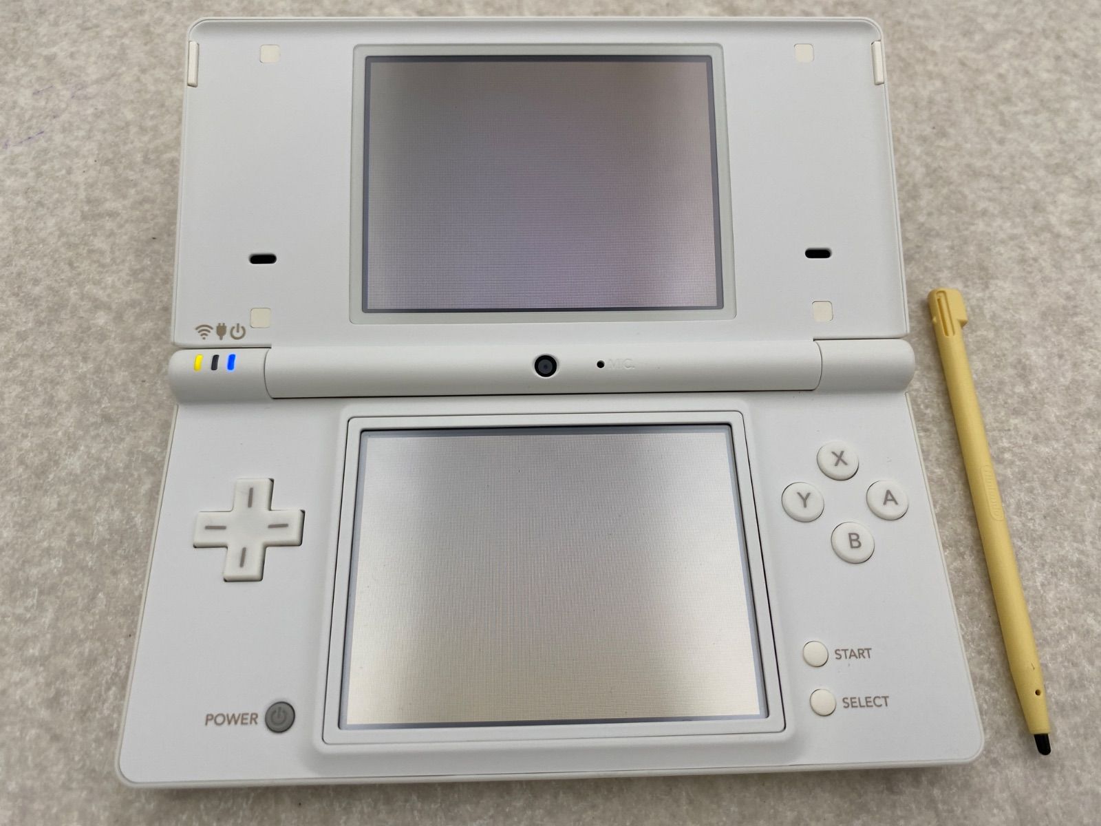 ニンテンドーDSi 本体 ホワイト Amazon.com: Nintendo DSi White - Standard Edition : Video Games