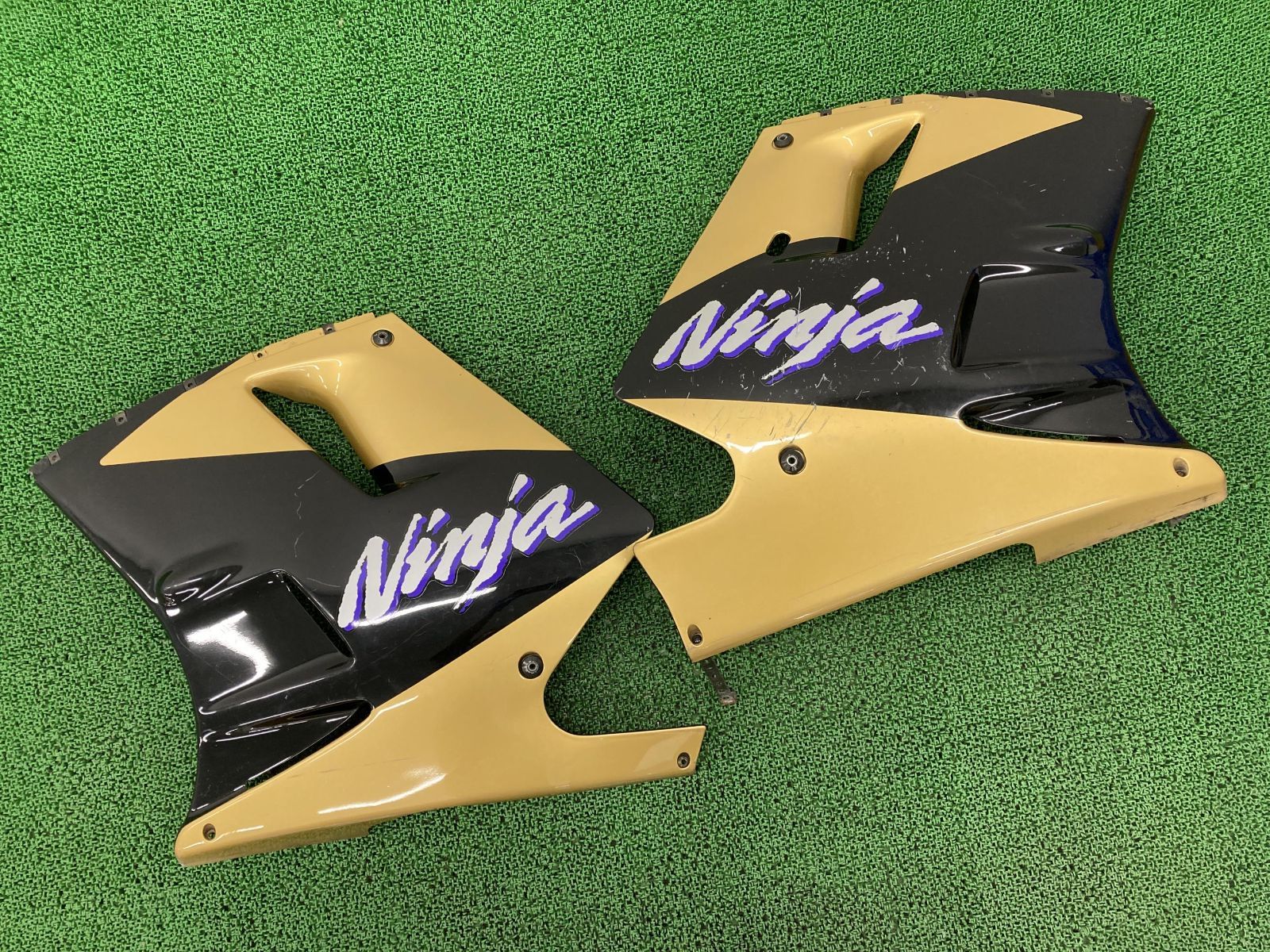 ZZ-R1100 サイドカウル 左右 黒/金 カワサキ 純正 中古 バイク 部品