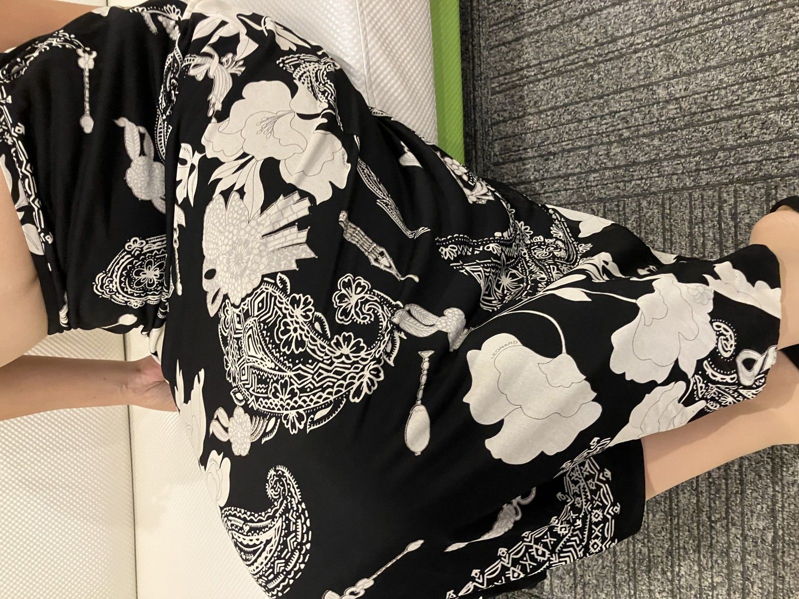 LEONARD レオナール ペイズリー柄 Aライン ミモレ丈スカート 黒白73 レオナール LEONARD ロングスカート 黒×白 ペイズリー柄 花柄 総