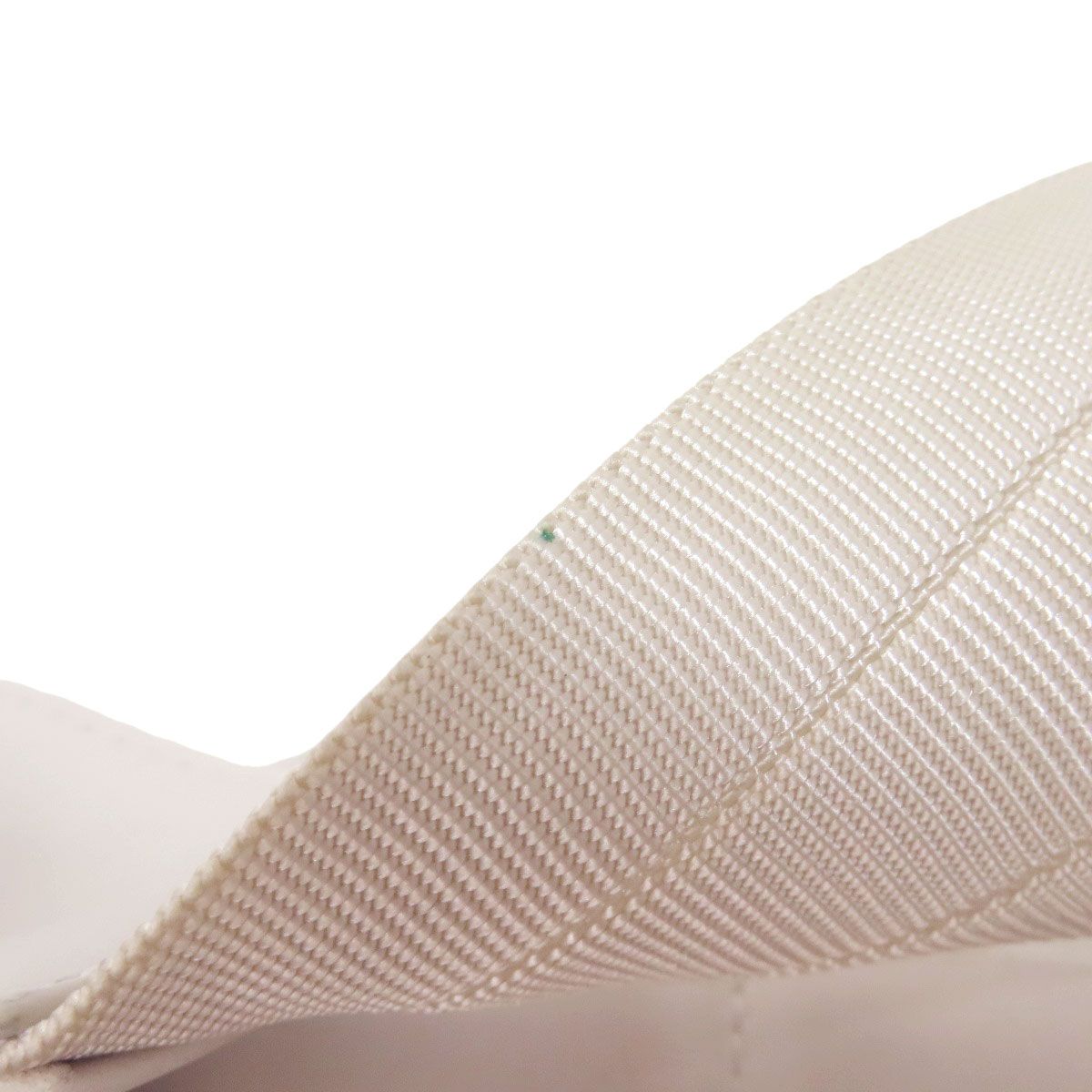 イントレチャート ボディバッグ