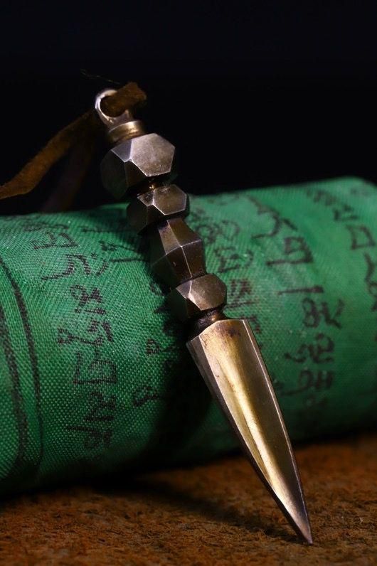 鉄製 手彫鋳鏨刻法器 杵掛件 手把件 宗教 器具 装飾品 工芸品 美術品 置物 鉄製 手彫鋳鏨刻法器 杵掛件 手把件 宗教 器具 装飾