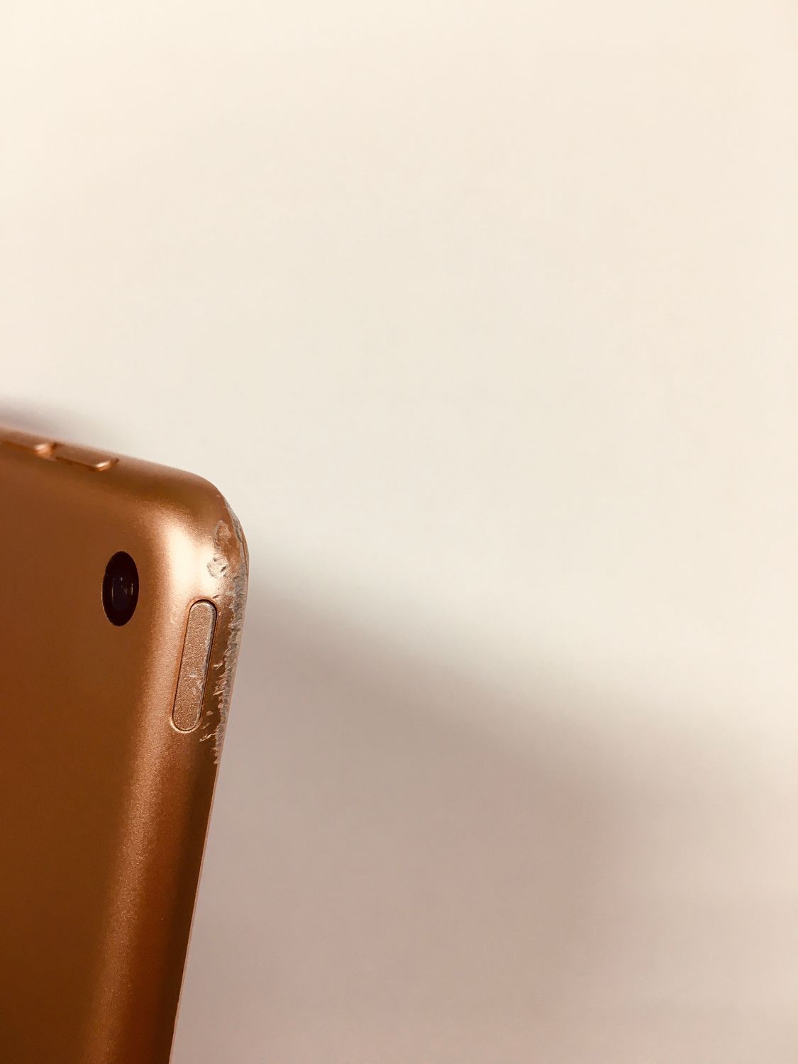 ☆美品！iPadミニ3 128ギガ GOLD　初期化済☆ ☆美品！iPadミニ3 128ギガ GOLD 初期化済☆