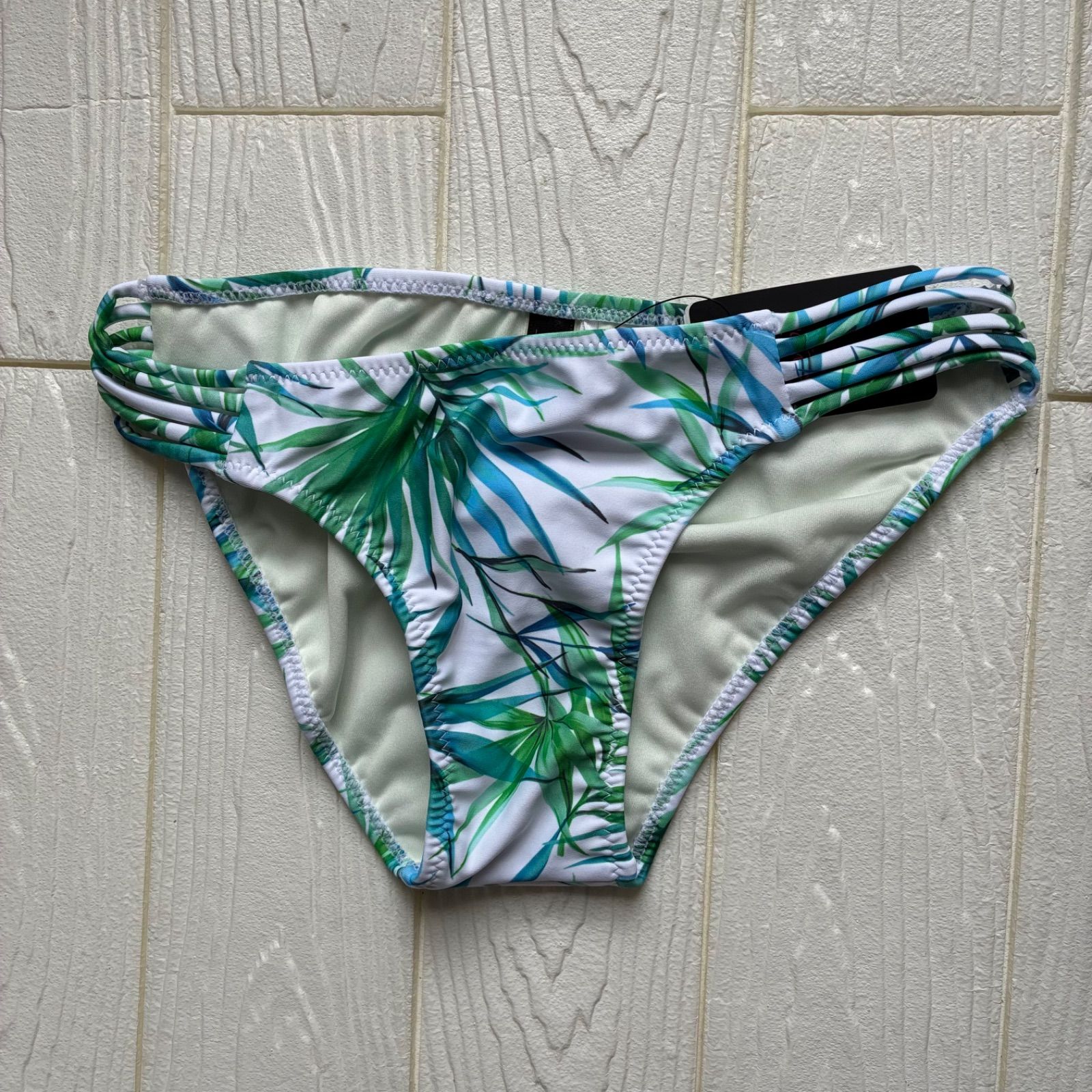 ラヴィジュール水着新品未使用品タグあり ラヴィジュール水着新品タグ付ボトムのみ 0616／ 5390 - メルカリ