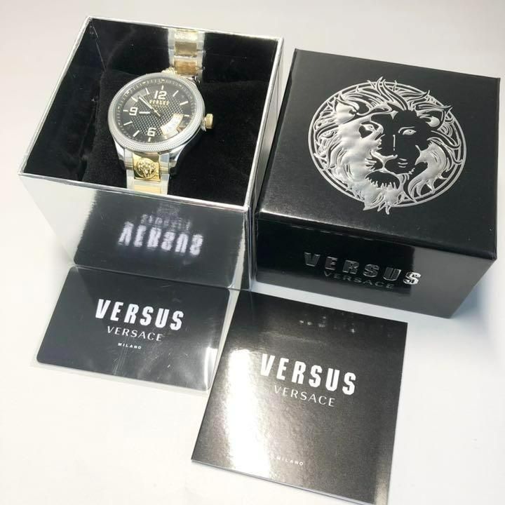 ぴーくんの腕時計【新品】ヴェルサス/ヴェルサーチ 定価4万円 シルバー クォーツ メンズ腕時計