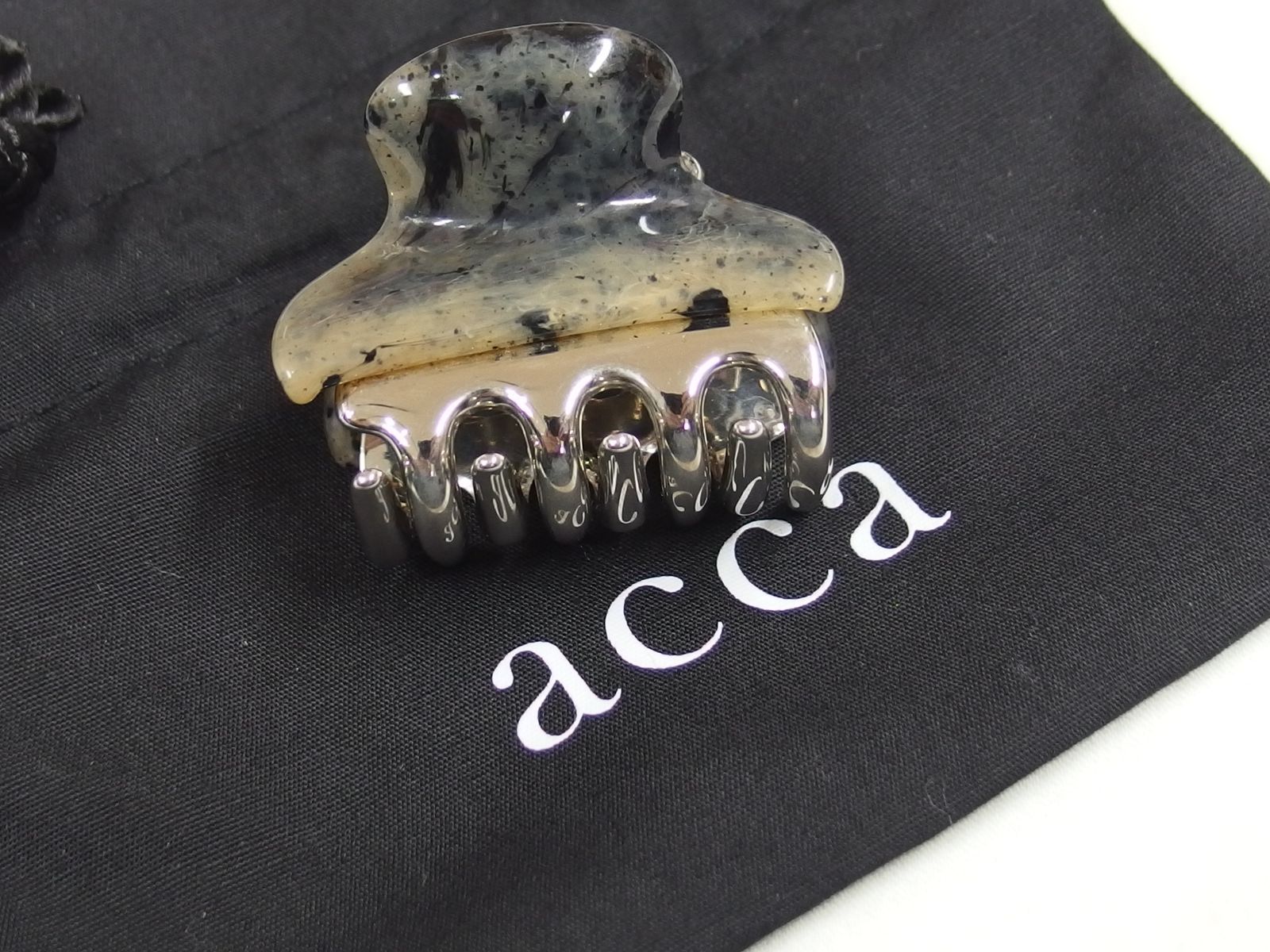 アッカ acca ヘアクリップ 髪留め ヘアアクセサリー ラメ ロゴ