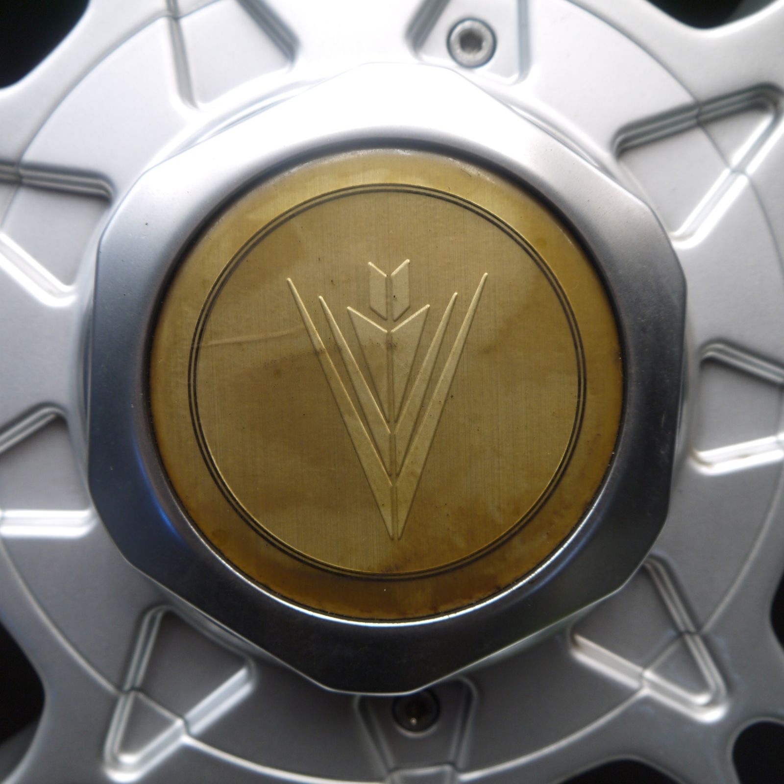 バリ溝 キレイ 9.5分 ランクル 等 275 70R16 スタッドレス ブリヂストン ウインター デューラー DM-Z2 weds ウェッズ 16インチ PCD150 5H 5091702Hス TRITUETUBI_COM