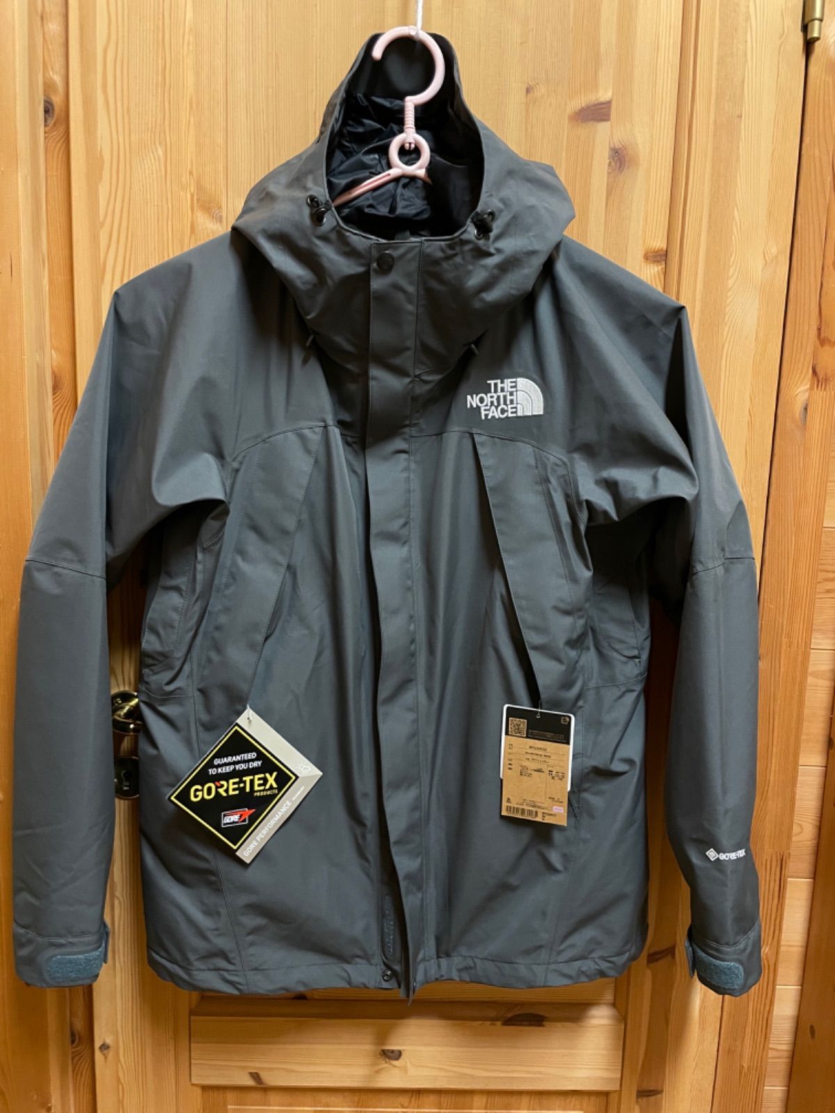 ノース・フェイスのマウンテニアリングジャケット　未使用品！ ノースフェイス マウンテニアリング 希少カラー ジャケット XL - メルカリ