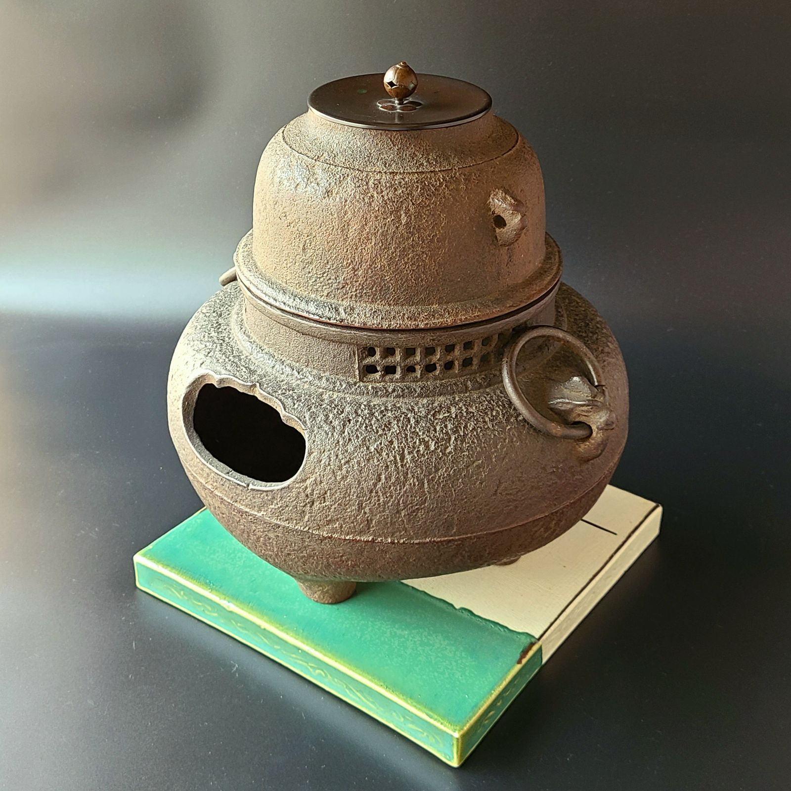 茶道具 鉄製 鬼面風炉 時代 鋳物 茶の湯釜 湯沸かし 茶釜 鉄風炉 切掛風炉-