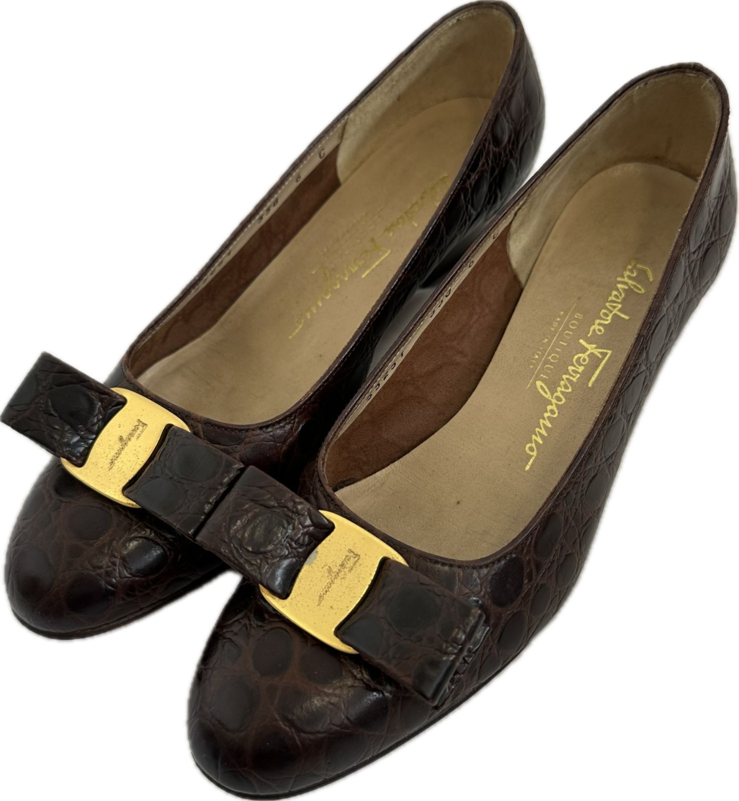 値下げ 新品未使用 サルヴァトーレフェラガモ ヴァラリボンヒール ベージュ 7 z1396 Salvatore Ferragamoサルヴァトーレフェラガモ パンプス靴