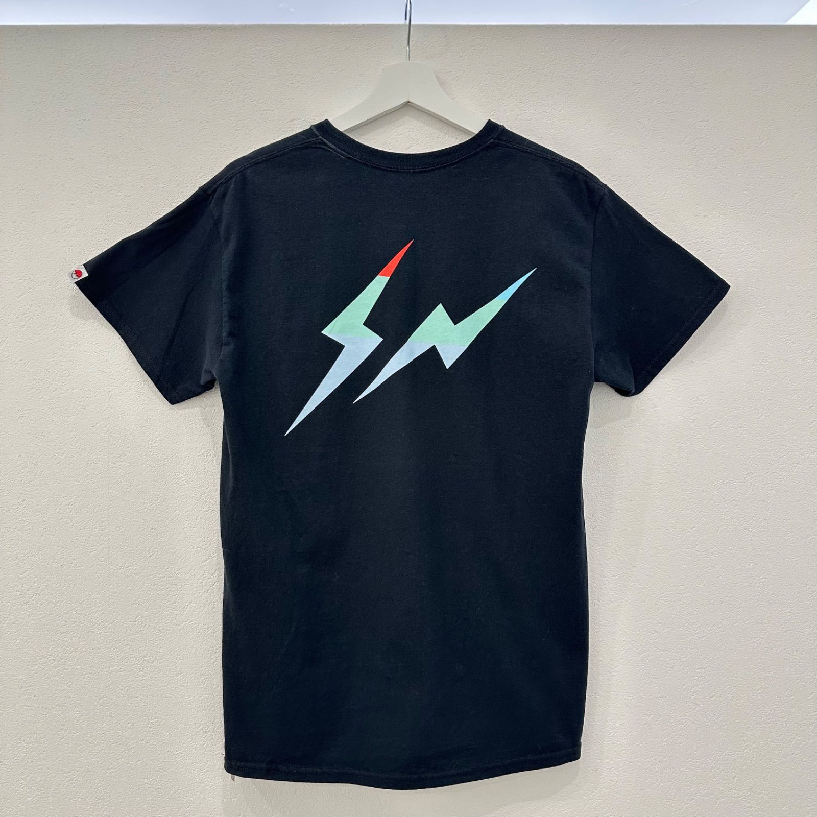 THUNDERBOLT PROJECT FRGMT & POKÉMON Tシャツ THUNDERBOLT PROJECT BY FRGMT & POKEMON POP UP STORE Limited
