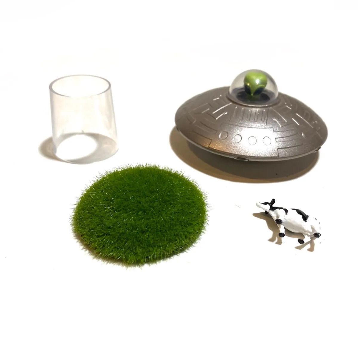 アブダクションUFO型 ランプ 牛のフィギュア付き