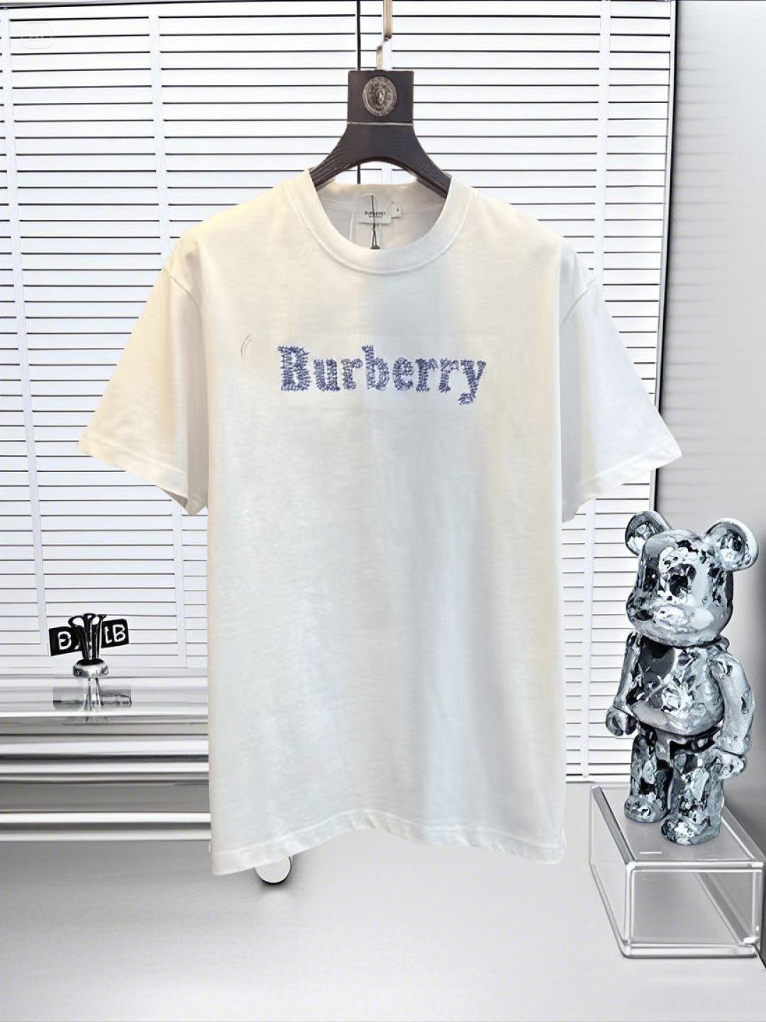 関税込み】Burberry ホワイト グラフィック刺繍 Tシャツ