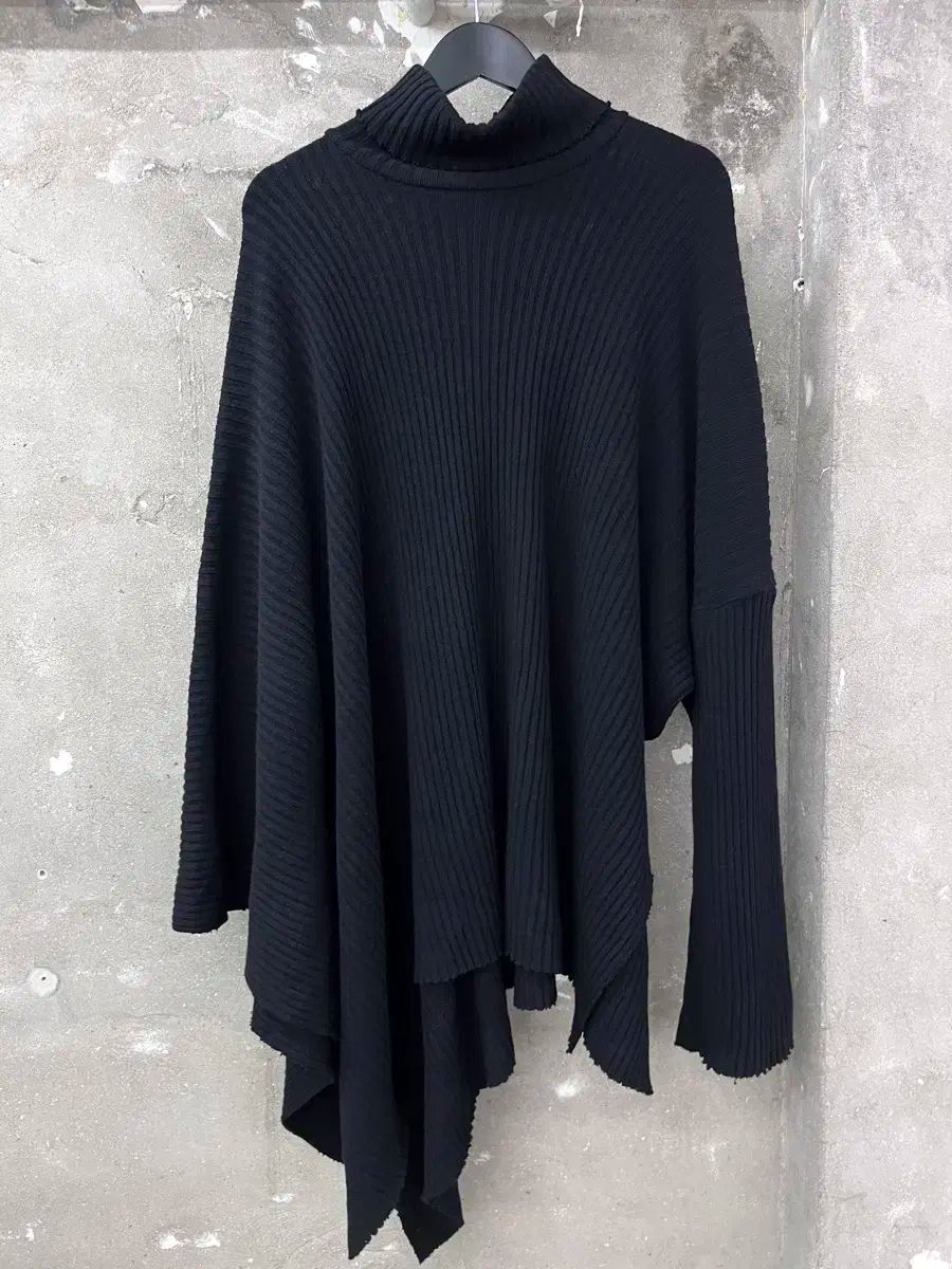 アシンメトリー タートルネック