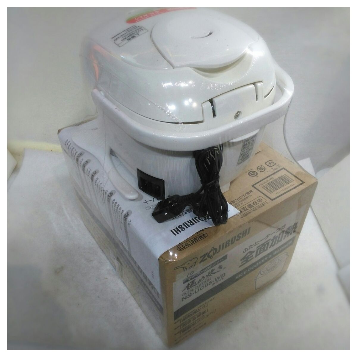 未使用品】象印 マイコン式 炊飯器 極め炊き 3合炊き NS-UC05-WB 