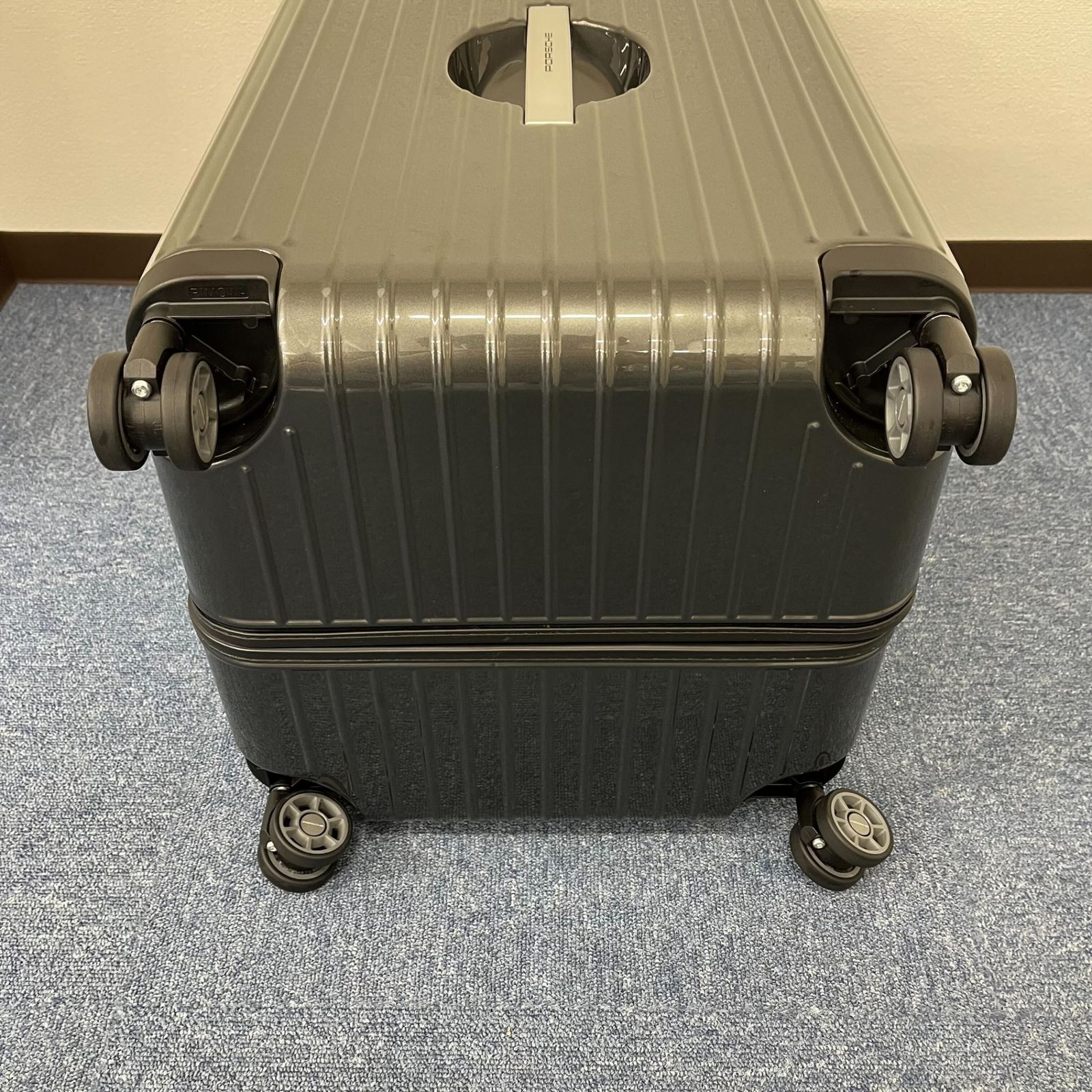 リモワ ポルシェ ウルトラライトエディション2.0 タグ付き 74L