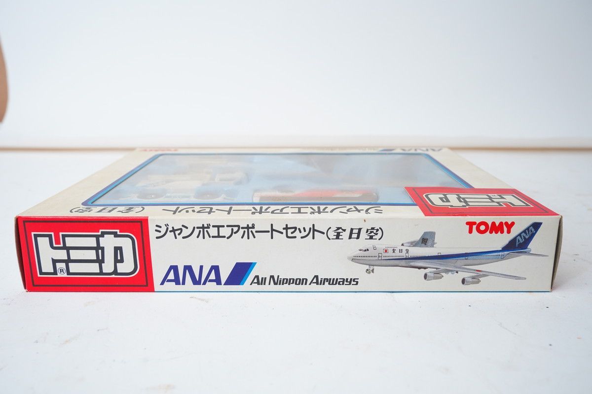 【未開封】トミカ ジャンボエアポートセット 日本航空 8.26 △ トミカ ジャンボエアポートセット(日本航空) - メルカリ
