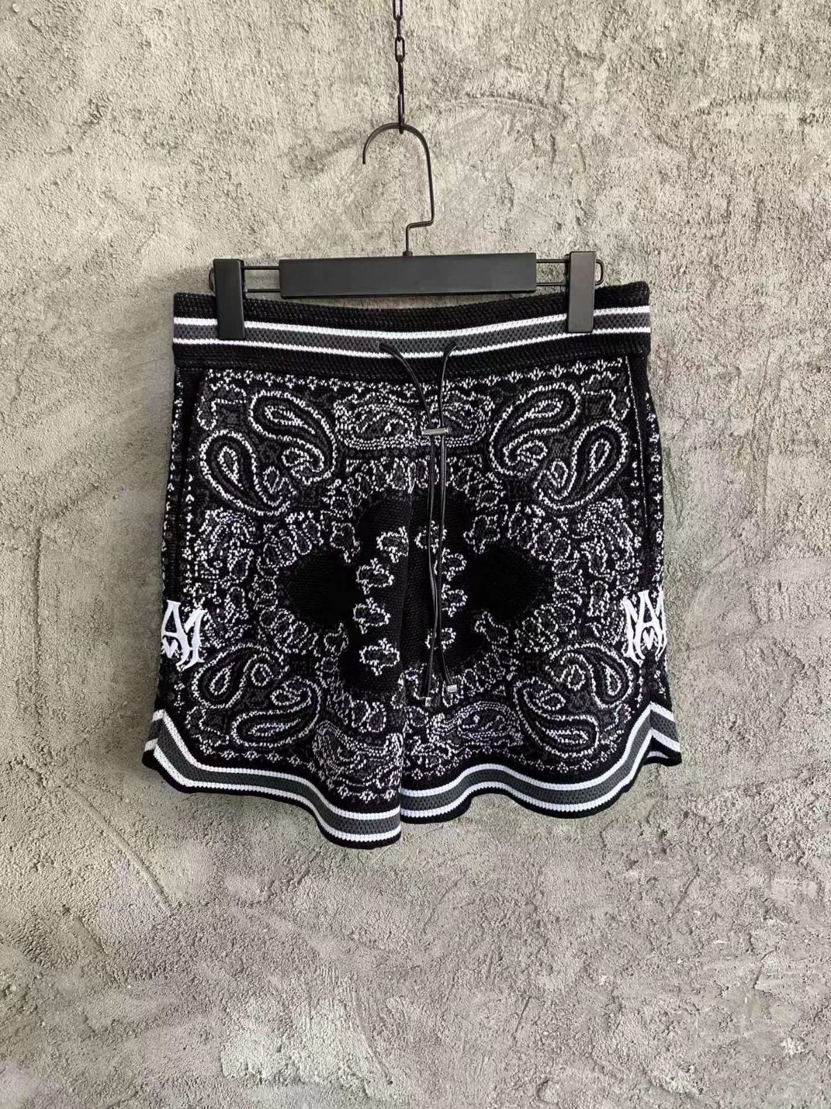 美品 AMIRI ブラック BANDANA B-Ball ショート - メルカリ