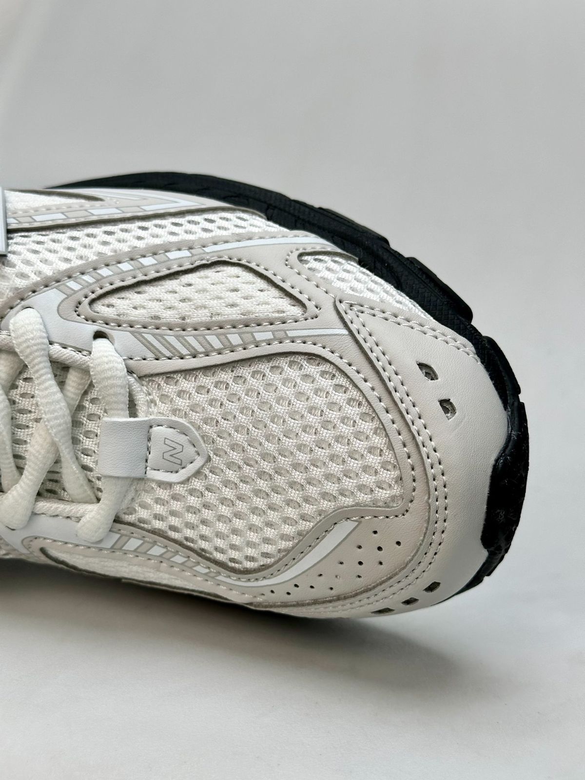 N-ERG Yコムデギャルソンコラボ白ランニングシューズスニーカー