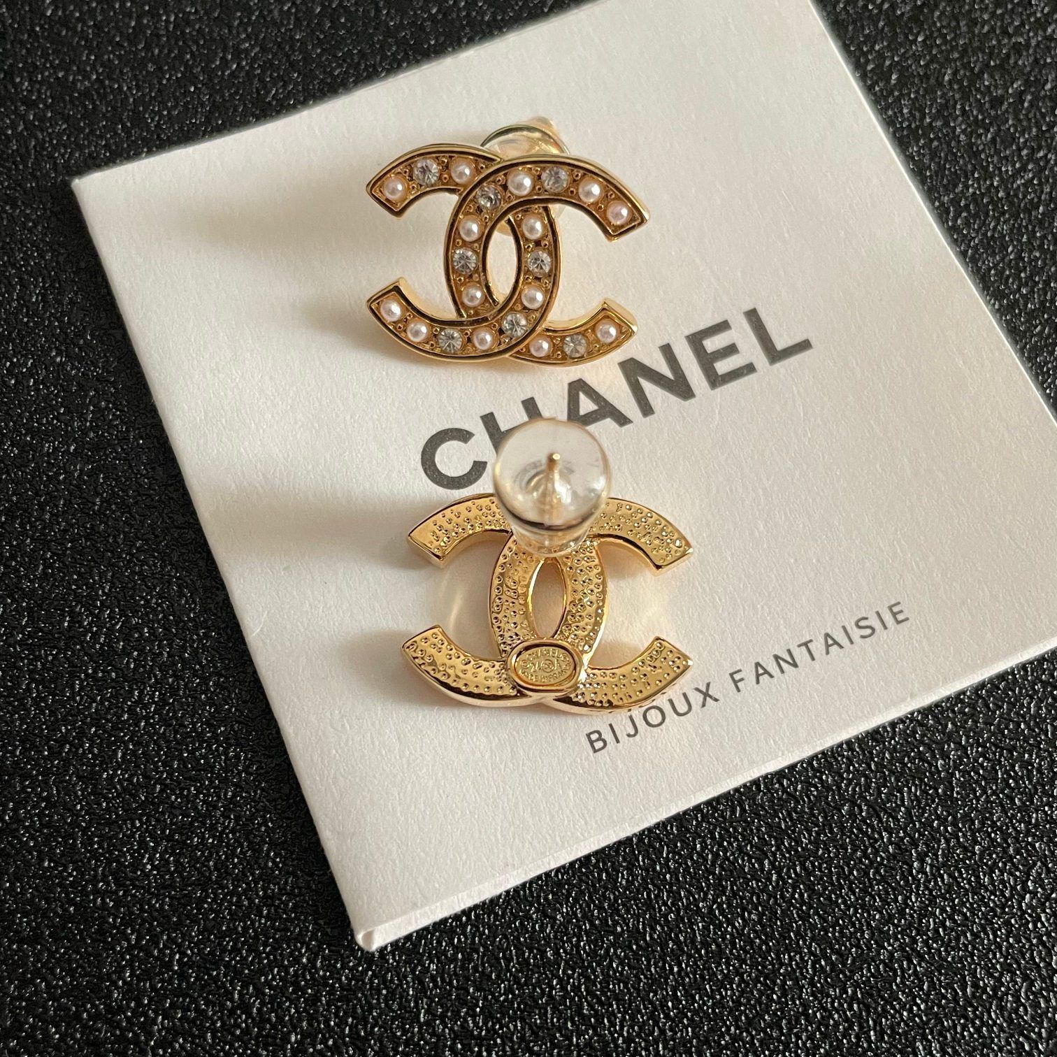 CHANEL ダブルCロゴ キーホルダー未使用新品 今日特価】CHANEL シャネル 中古 ダブル C イヤリング