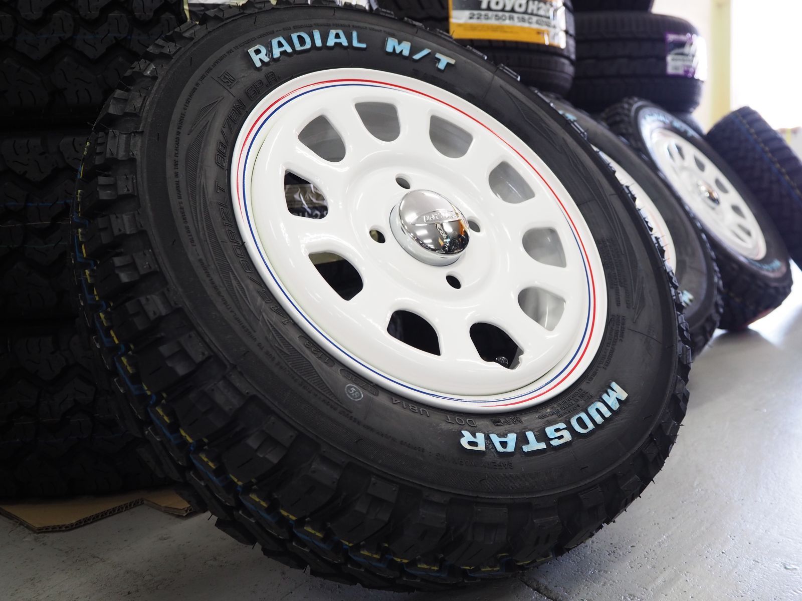ゴツゴツ系 デイトナ ホワイト 12inch 4.0B 4-100 42 マッドスターラジアル M|T 145|80R12 ハイゼット キャリー N-VAN 軽トラ 軽バン