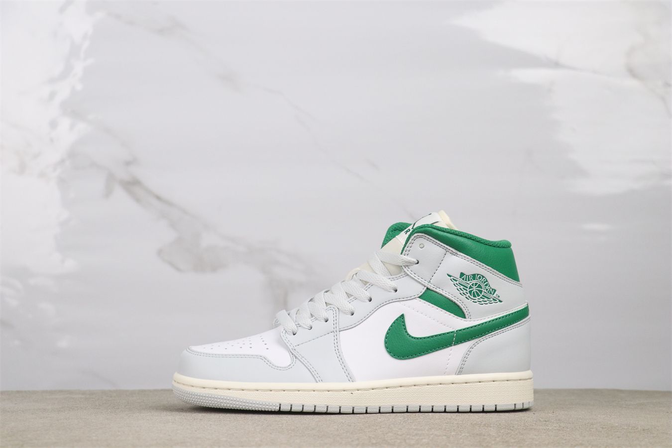 今日 Jordan DQ8423-142 ジョーダン 1 ミッドカット グレーグリーン Gray Green -MM輸入2