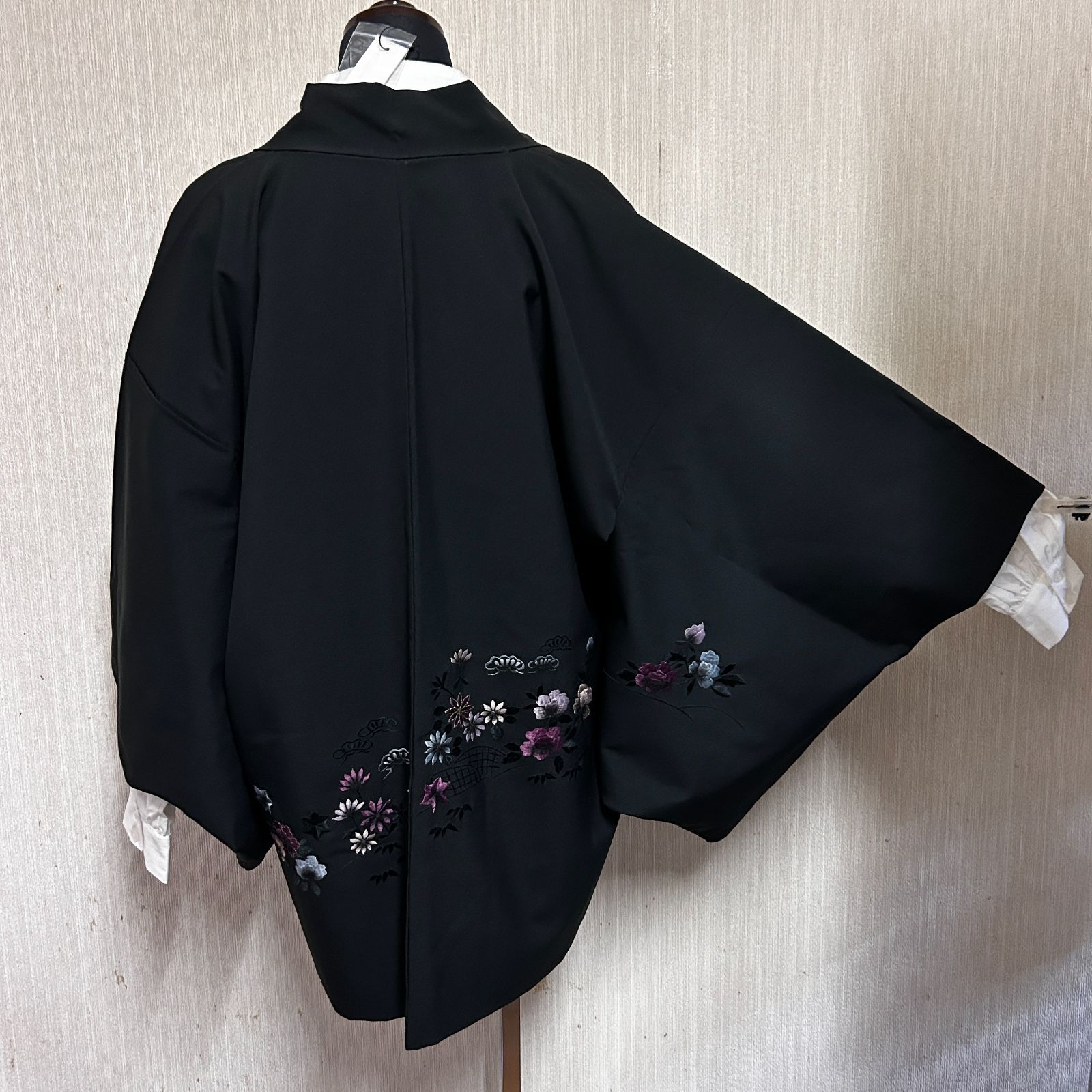 13002】 古着 ヴィンテージ 着物羽織 黒羽織 花模様 レトロ