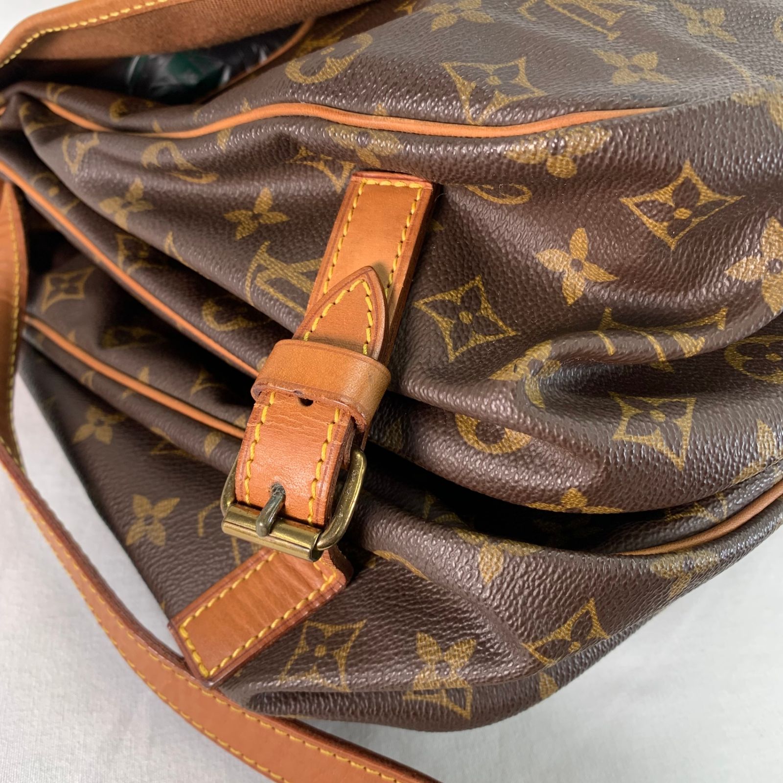 LOUIS VUITTON ルイヴィトン モノグラム ソミュール35 ショルダーバッグ M42254 ＊訳アリ ボタン留め破損 ベルトヒビ＊