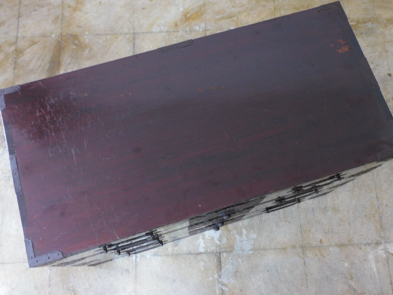 庄内地方 黒漆塗り 鶴亀図金具 時代箪笥 鍵付き HK-a-05649 知工箪笥 ローボード TV台 小箪笥 枕箪笥 MARWIL-DEMENAGEMENTS_CH