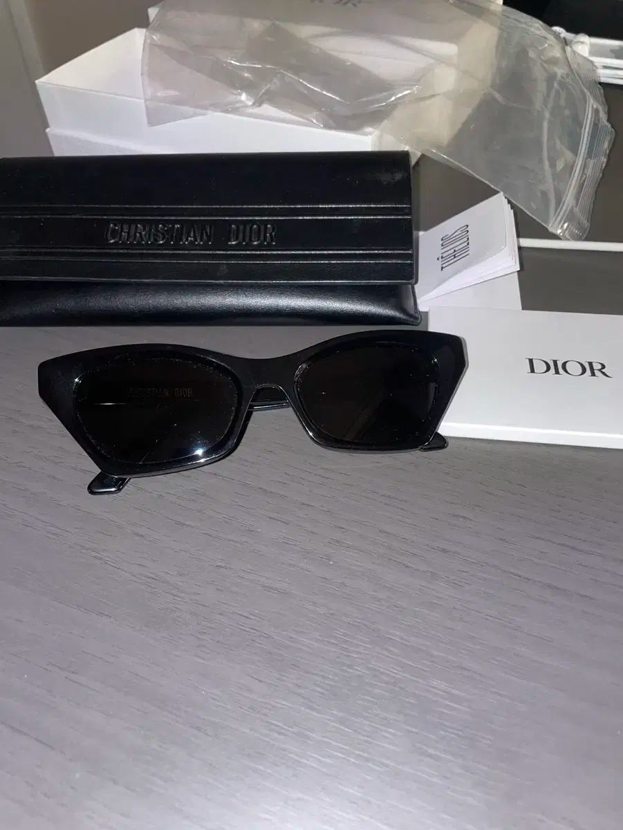 Dior ブラック キャットアイ サングラス Dior(ディオール) キャットアイ サングラス - メルカリ
